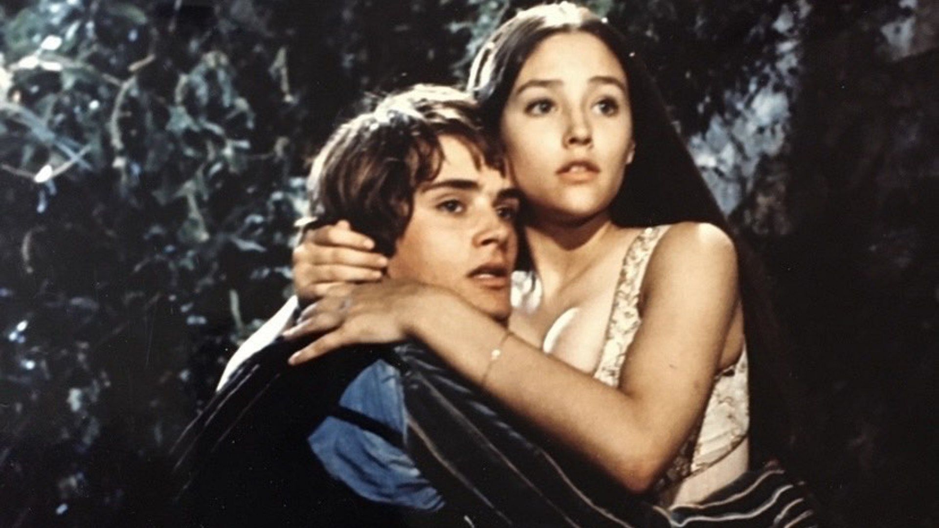 Olivia and Leonard seen playing star-crossed lovers in the 1968 film Romeo and Juliet (Image via Instagram/@oliviahusseyeisley)