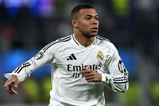 Real Madrid dealt blow as Kylian Mbappe gets subbed out after picking up knock in UCL clash against Atalanta