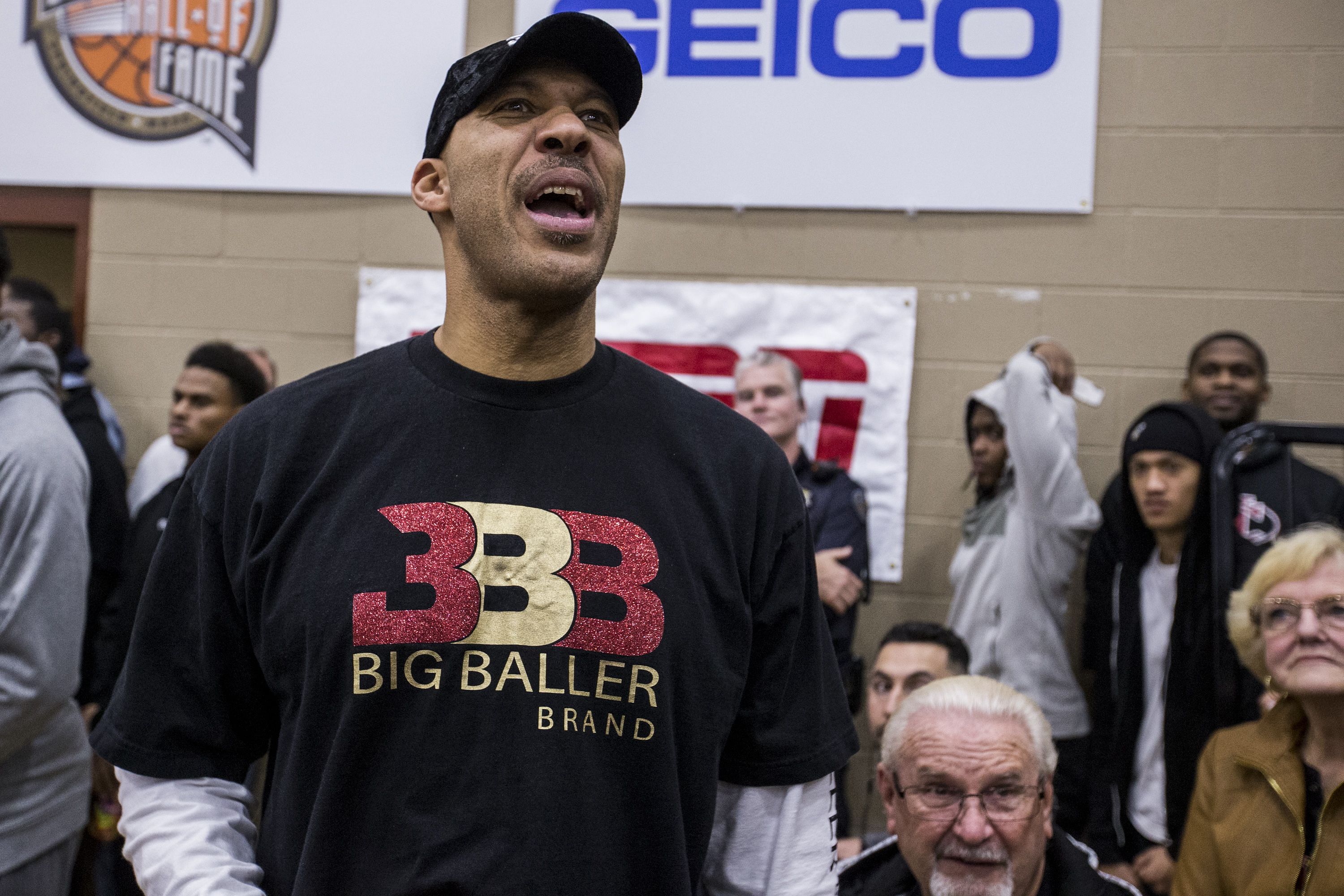 Lonzo Ball wonders if Big Baller Brand contributed to his knee problems. (Photo: IMAGN)