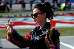 Samantha Busch confused about which ‘option’ would match with her chic pink top, asks fans’ opinion for black skirt and boots