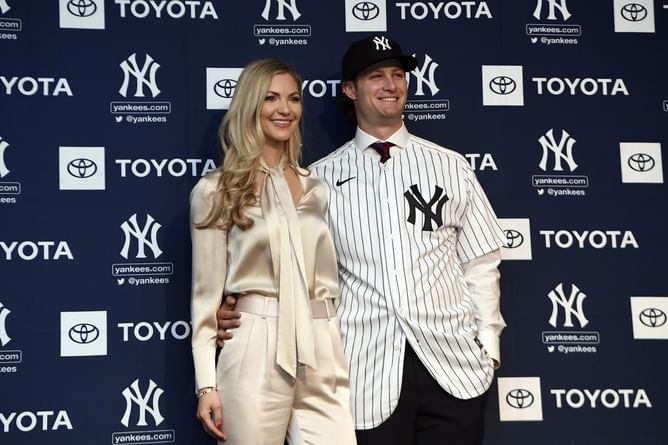 Gerrit Cole's wife Amy takes mirror selfie in black oversized hoodie to raise awareness for a major cause