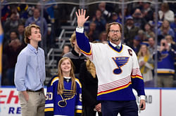 Ex-NHLer Chris Pronger calls out $128.72 billion American company over seemingly unsatisfactory service
