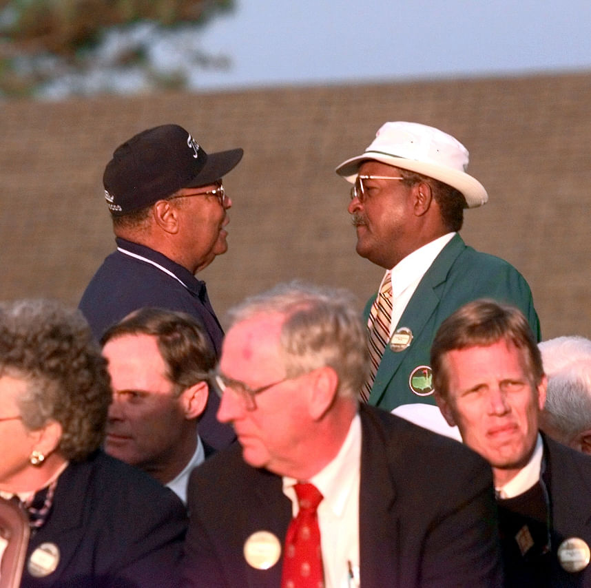 Augusta National member Ron Townsend, chairman of Gannett broadcasting, shakes hand with Earl Woods - Source: Imagn