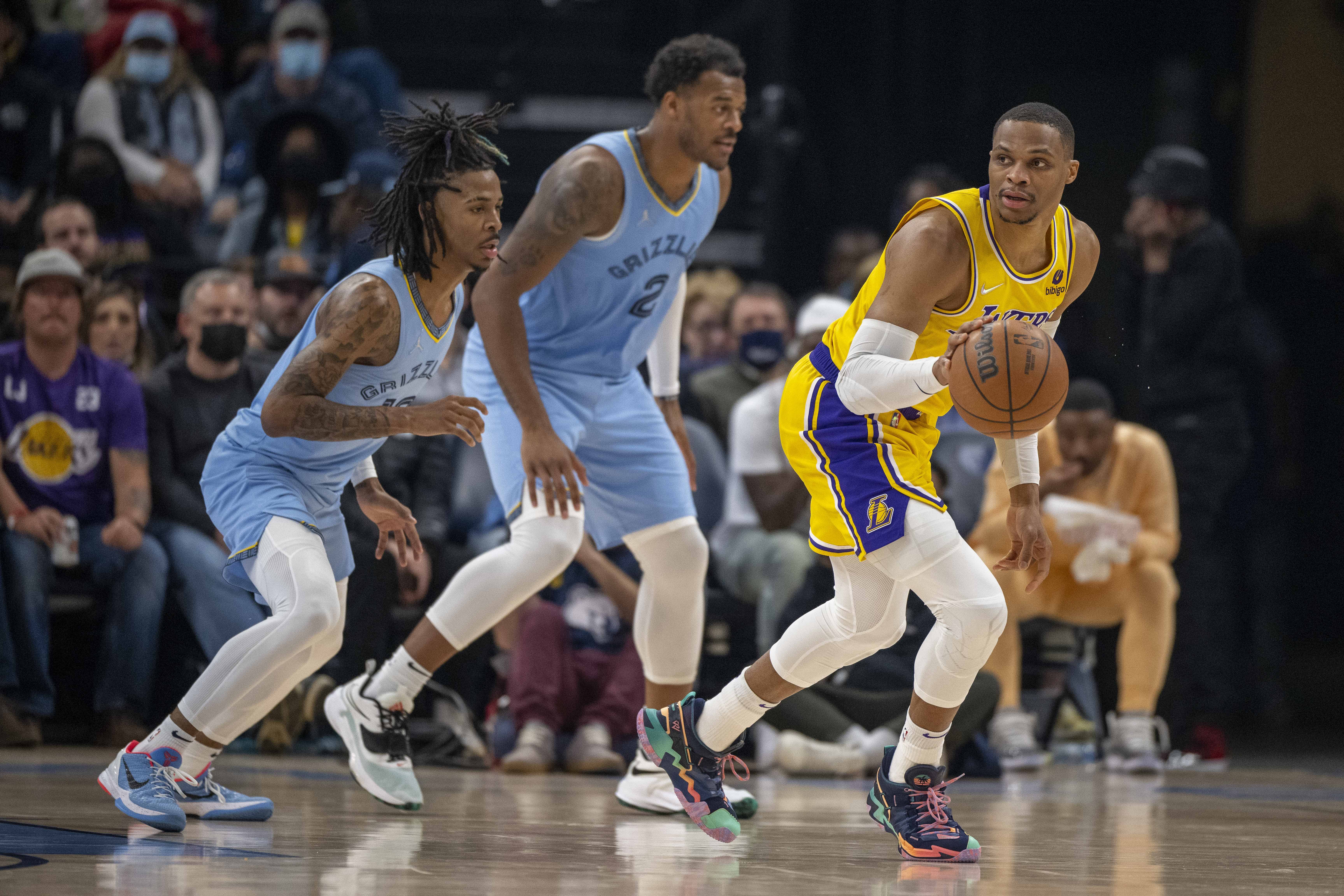 Xavier Tillman Sr. and Ja Morant during an NBA game - Source: Imagn