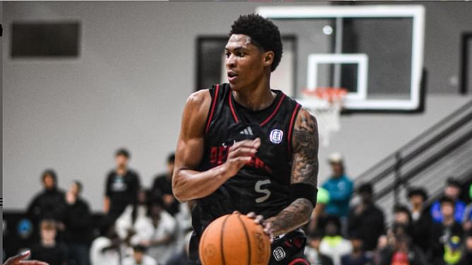 "We're gonna walk around and act like we're the favorites": Arkansas signee Meleek Thomas' OTE coach sends a warning shot to opponents