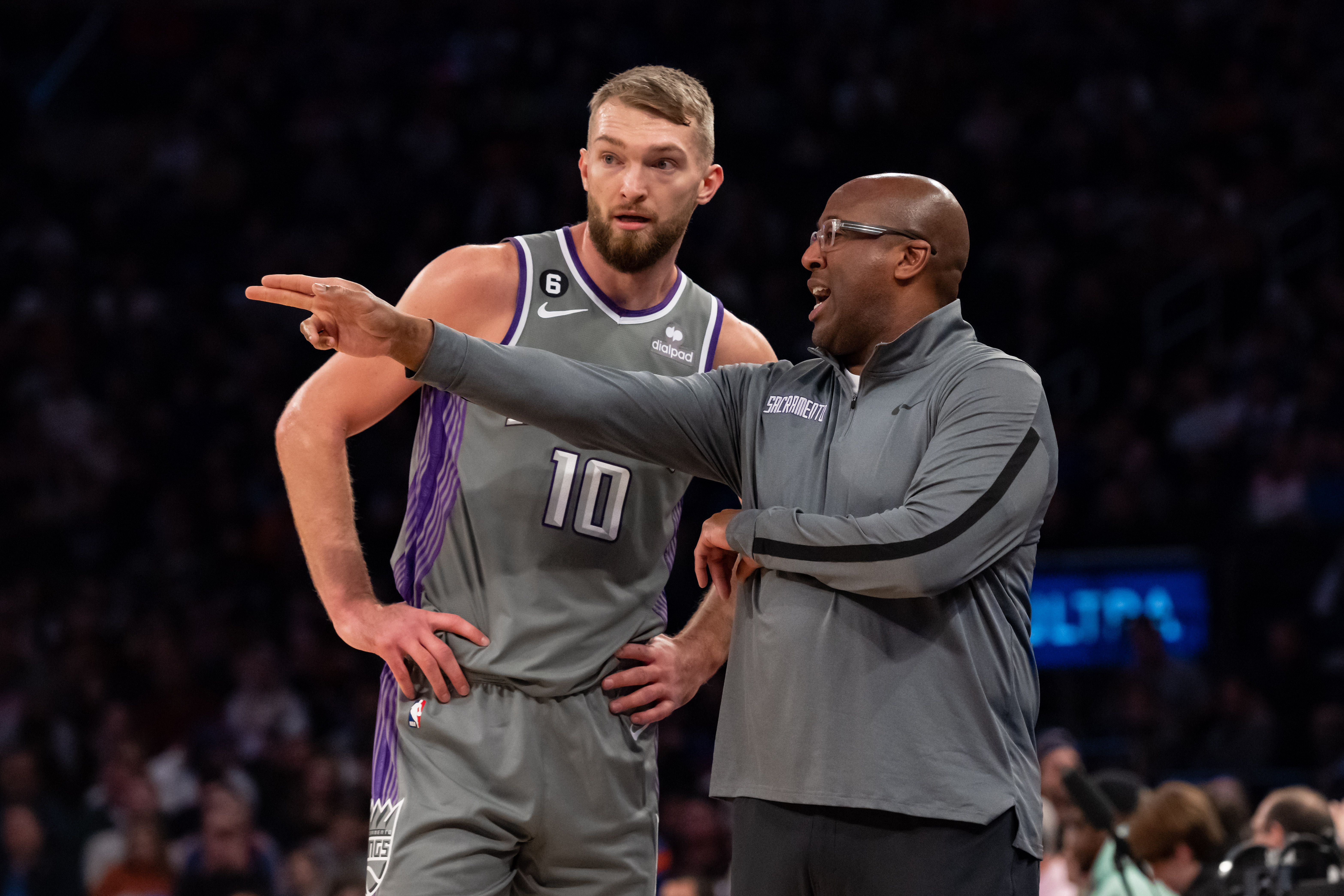 Sacramento Kings head coach Mike Brown talks with center/forward Domantas Sabonis (10) - Source: Imagn