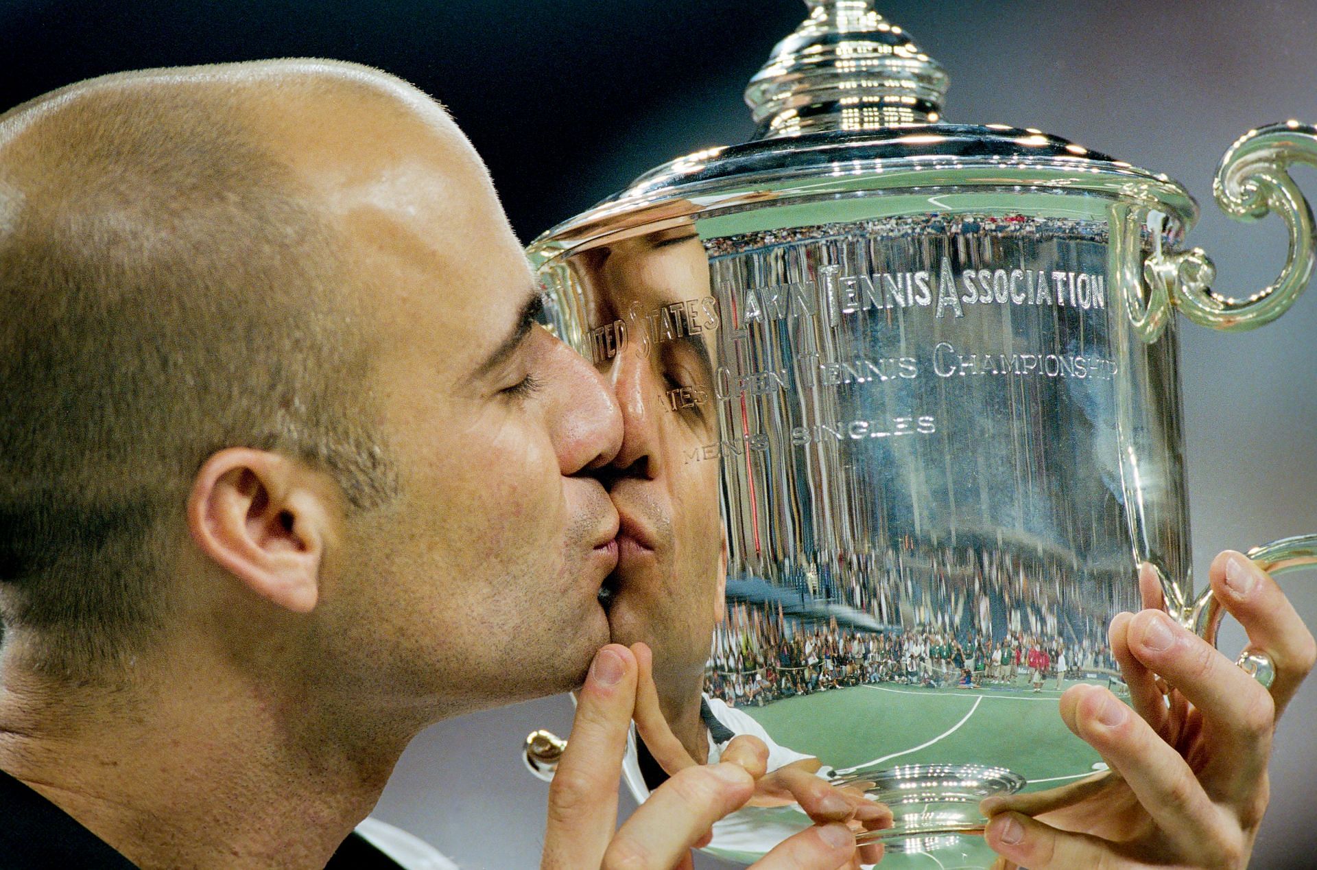 Andre Agassi kisses the 1999 US Open men&#039;s singles trophy (Source: Getty)