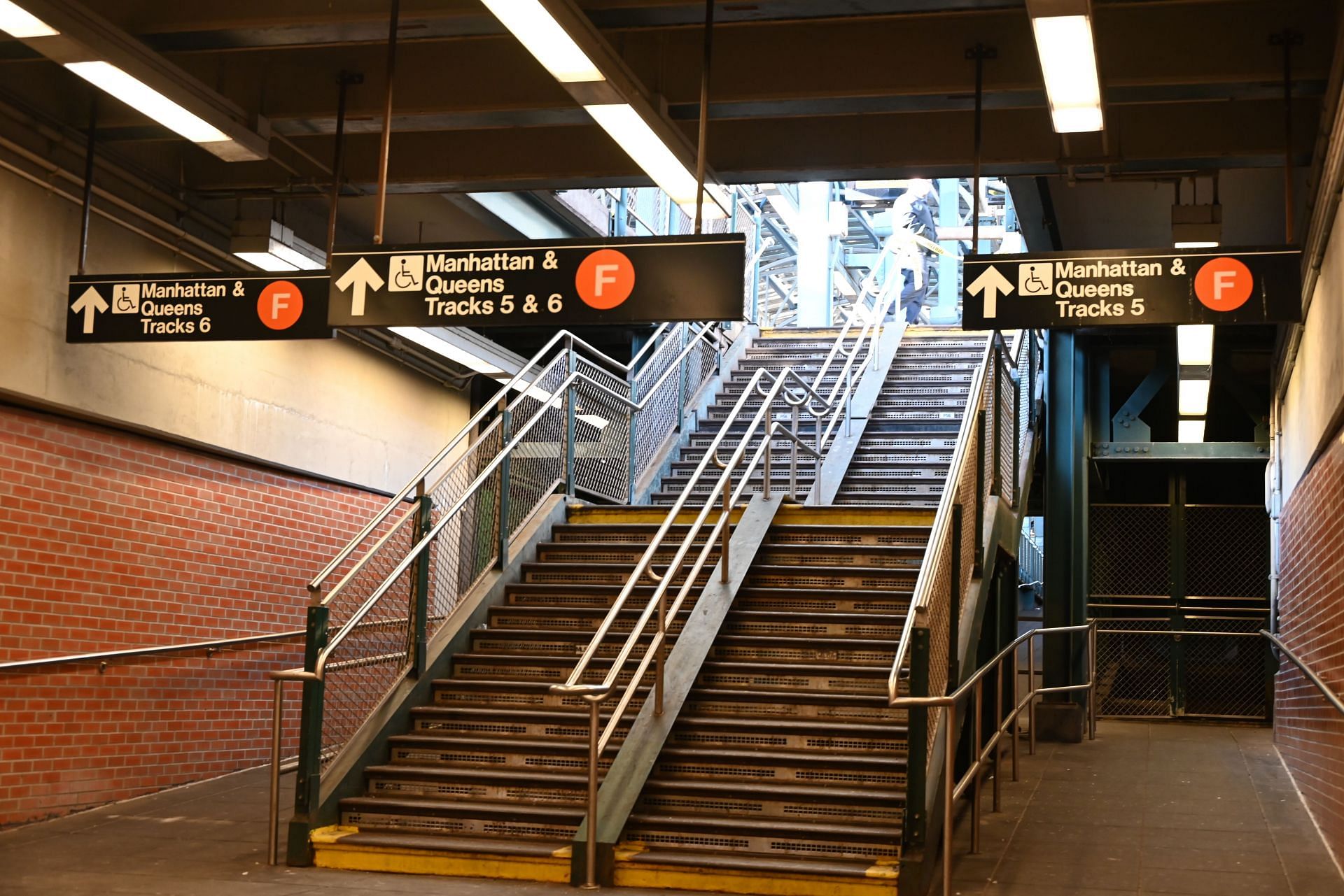 Woman dies after being set on fire at subway train in New York - Source: Getty