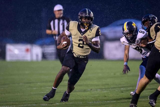 Elba High School and Auburn RB Signee Alvin Henderson #2 during a game. Image via @Alhenderson_1 on X 