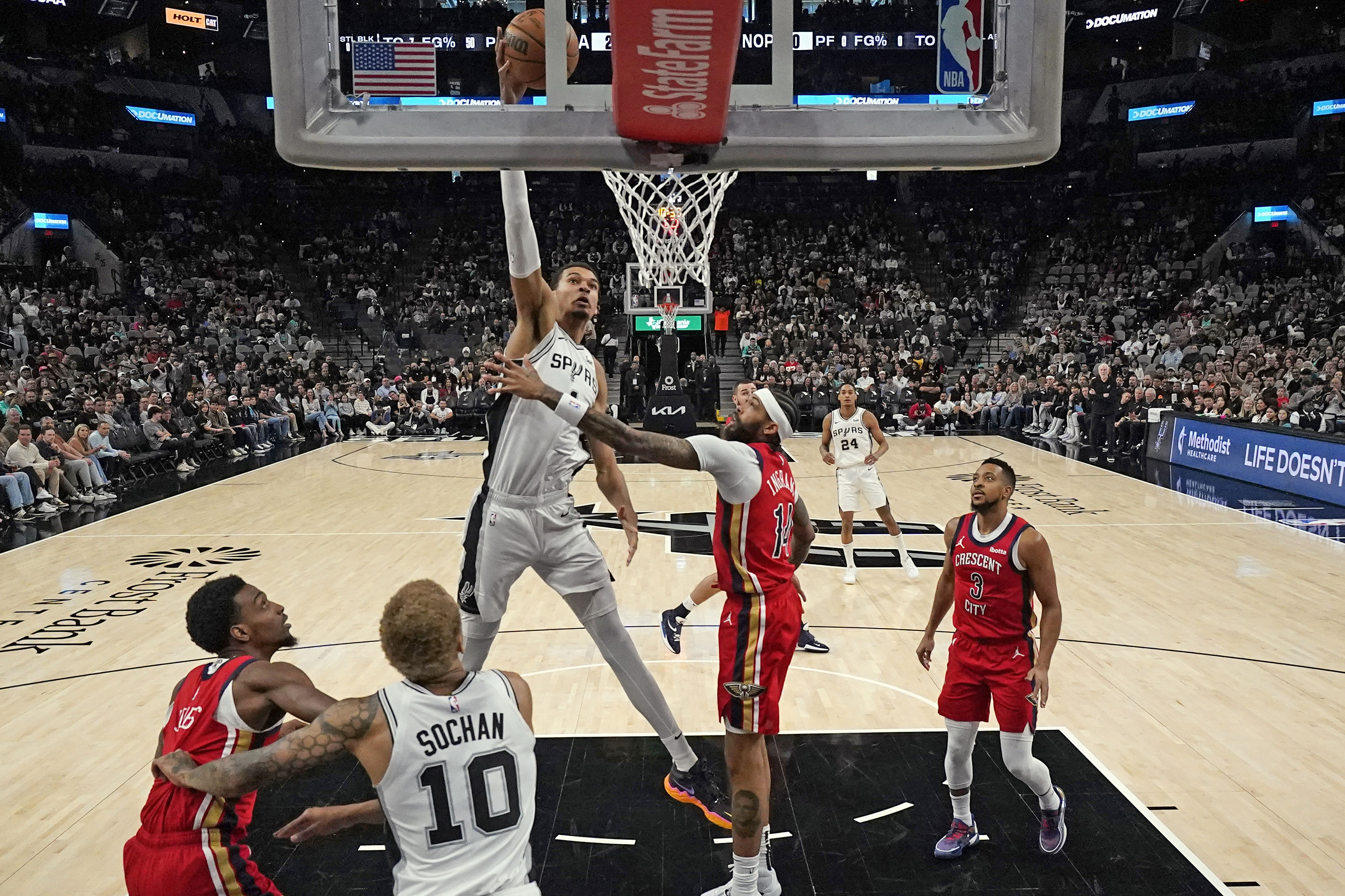 Spurs&#039; Victor Wembanyama dunks against Brandon Ingram (Image via Imagn)