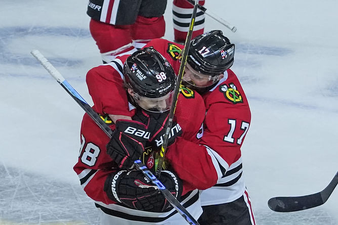 Blackhawks captain Nick Foligno makes his feelings known on mentoring 'ultra-competitive' $13,350,000 center