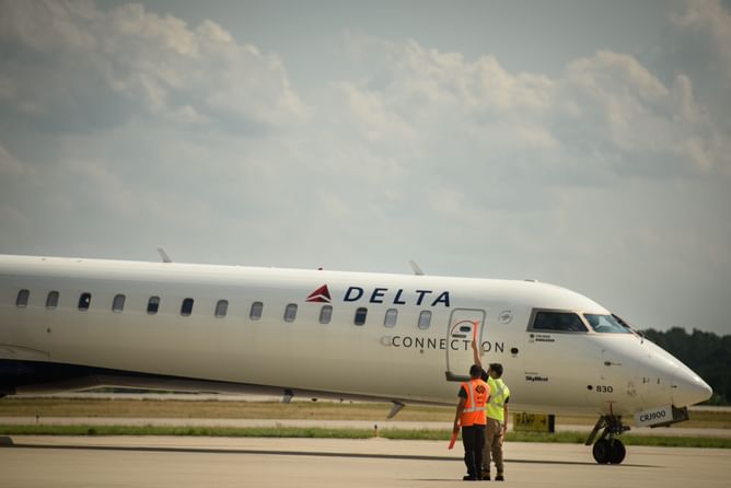 Delta Airlines burns flyer’s golf bag, to pay $4,000 in compensation