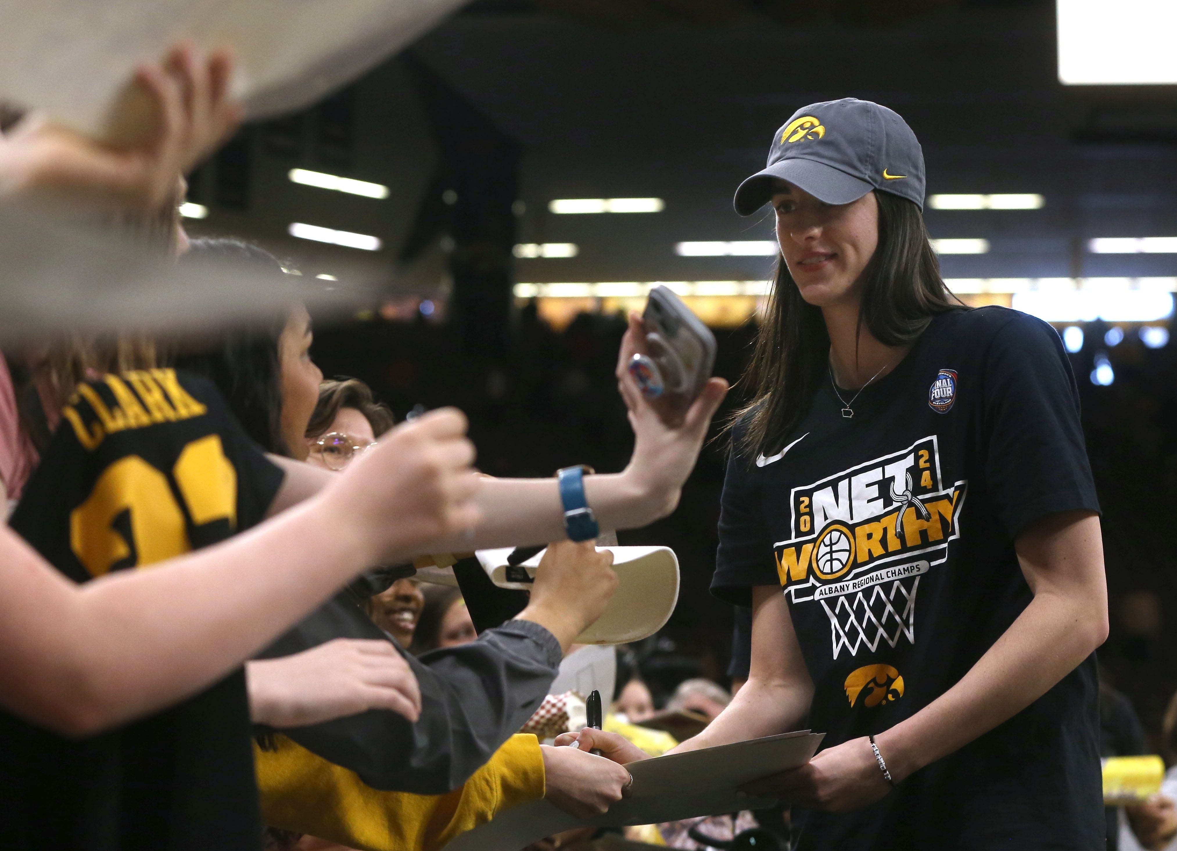 Caitlin Clark&#039;s jersey to be retired against JuJu Watkins&#039; USC. (Photo: IMAGN)