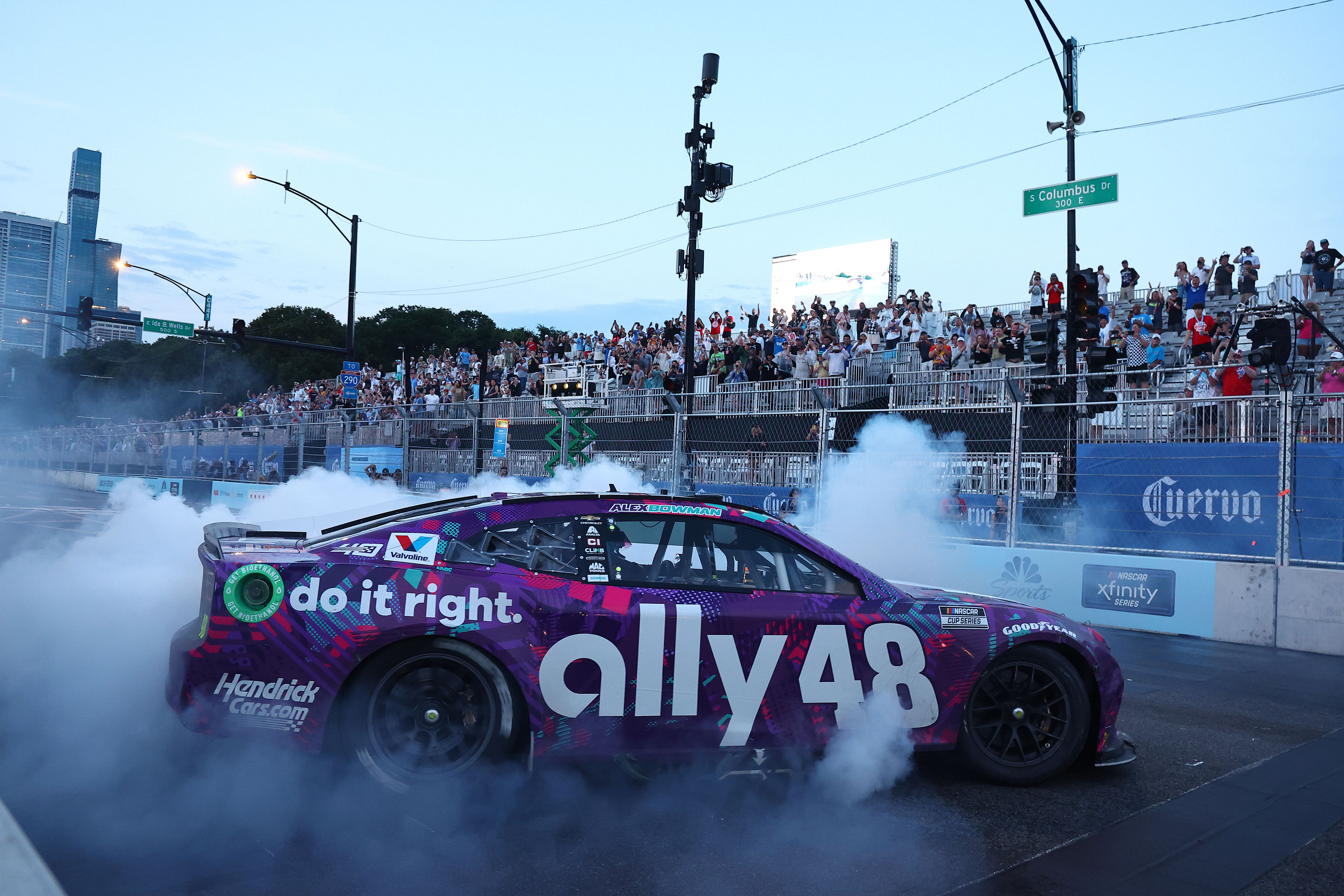 Alex Bowman (48) is the defending race winner in the streets of Chicago - Source: Imagn