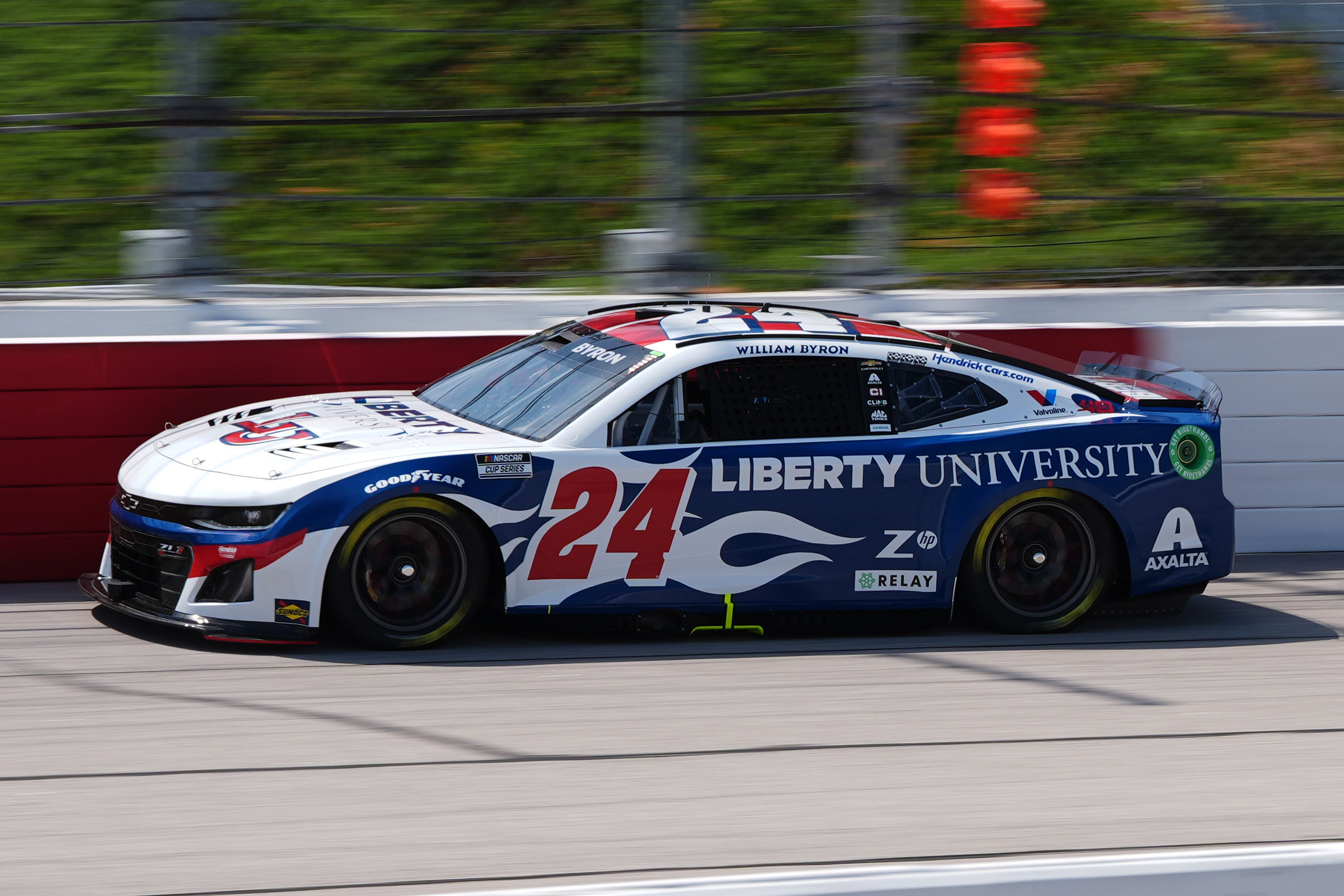 William Byron driving the Axalta Throwback Chevrolet Camaro ZL1 - Source: Imagn Images