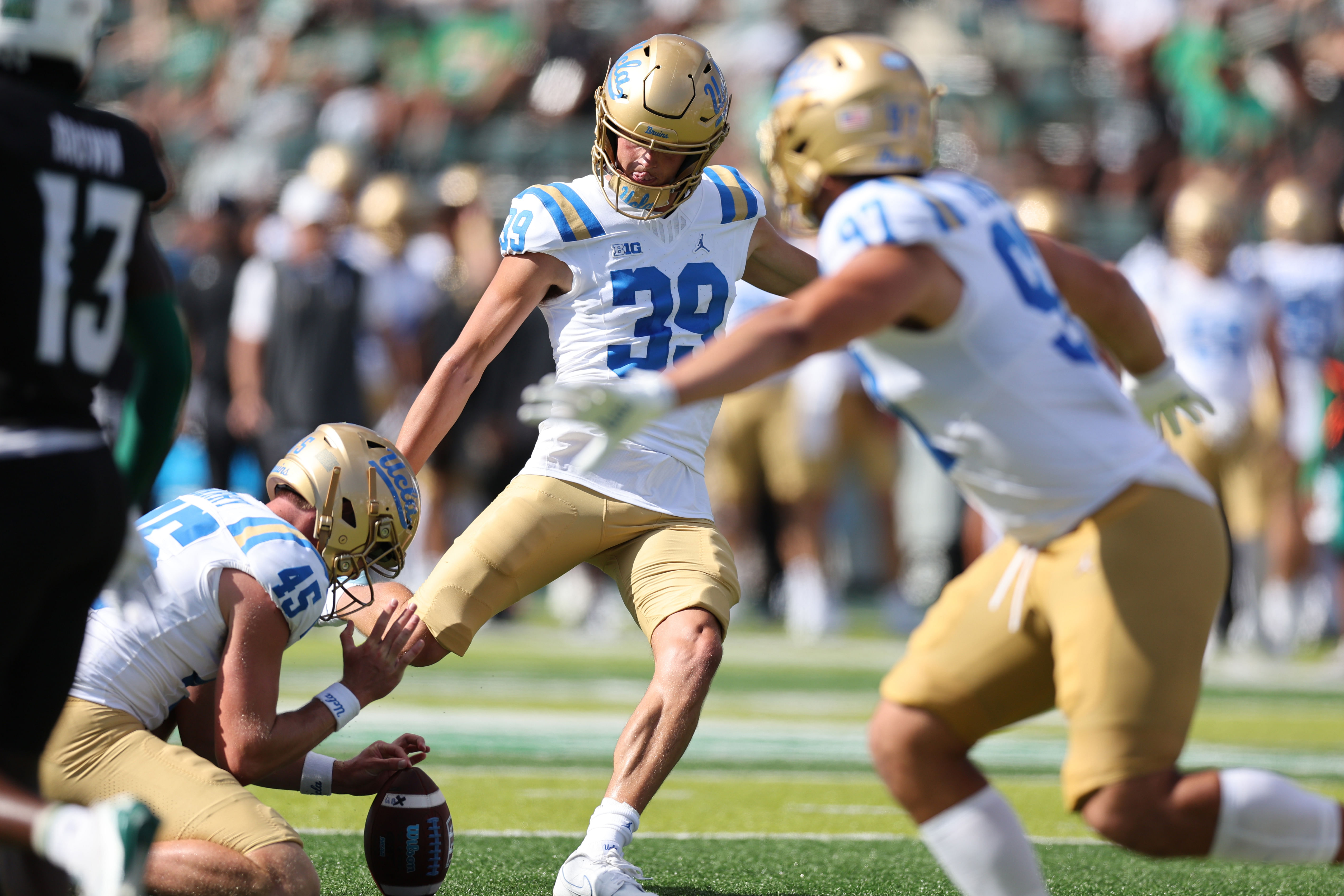 NCAA Football: UCLA at Hawaii - Source: Imagn