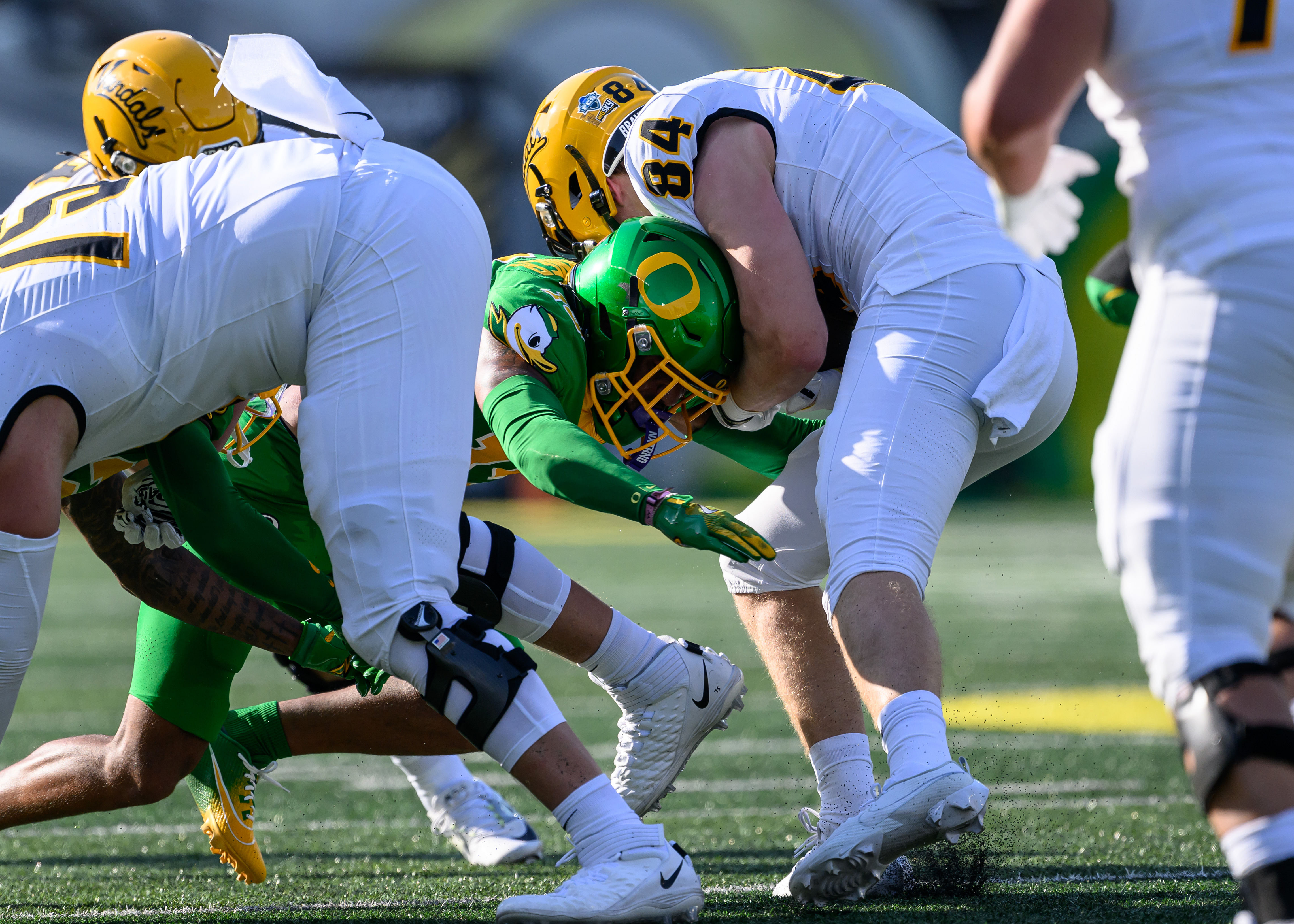 Tyler Turner makes a tackle here for Oregon, but he&#039;s now looking to move elsewhere. (Photo Credit: IMAGN)