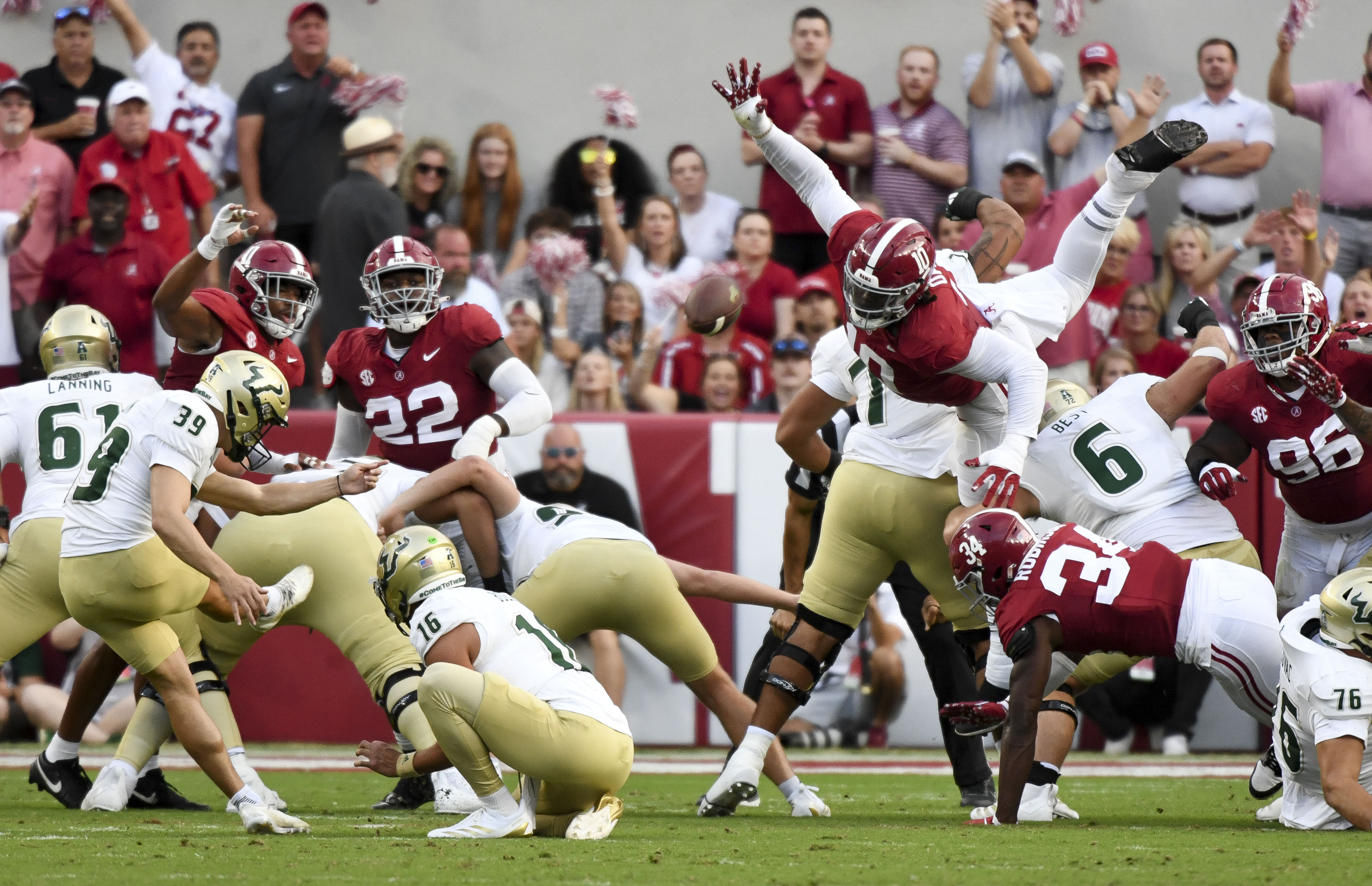 Alabama&#039;s Jehiem Oatis, here leaping to block a field goal, could be a star at Colorado. (Photo Credit: IMAGN)