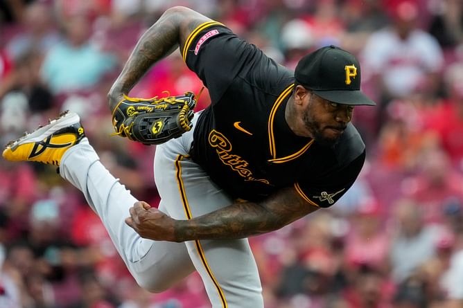 Aroldis Chapman makes feelings known after crushing 260lbs dumbbell chest press