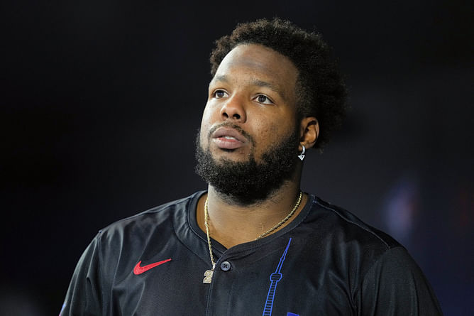 Vladimir Guerrero Jr.'s philanthropic endeavor melts heart as Blue Jays superstar delivers food to the needy in Dominican Republic