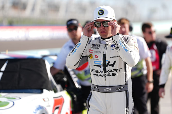 NASCAR's vibrant personality Noah Gragson shares festive vibes with three-word praise for Las Vegas country hotspot