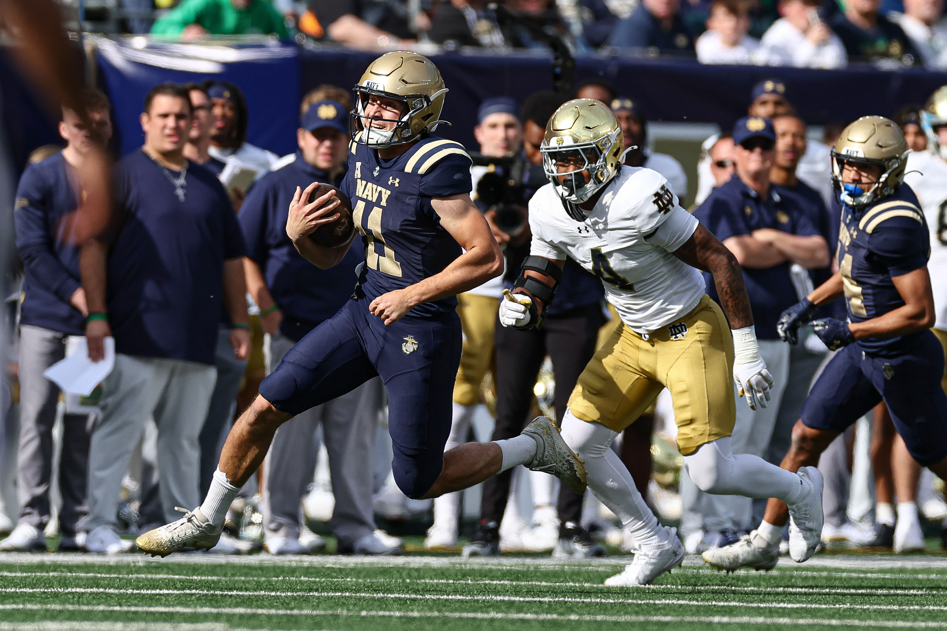 NCAA Football: Notre Dame at Navy - Source: Imagn