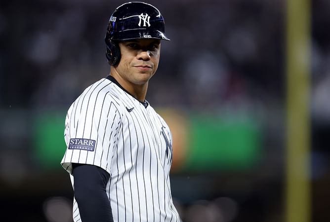 WATCH: Yankees fan burns "SELLOUT" Juan Soto's No. 22 pinstripes jersey after signing with crosstown rivals Mets for blockbuster $765,000,000 deal