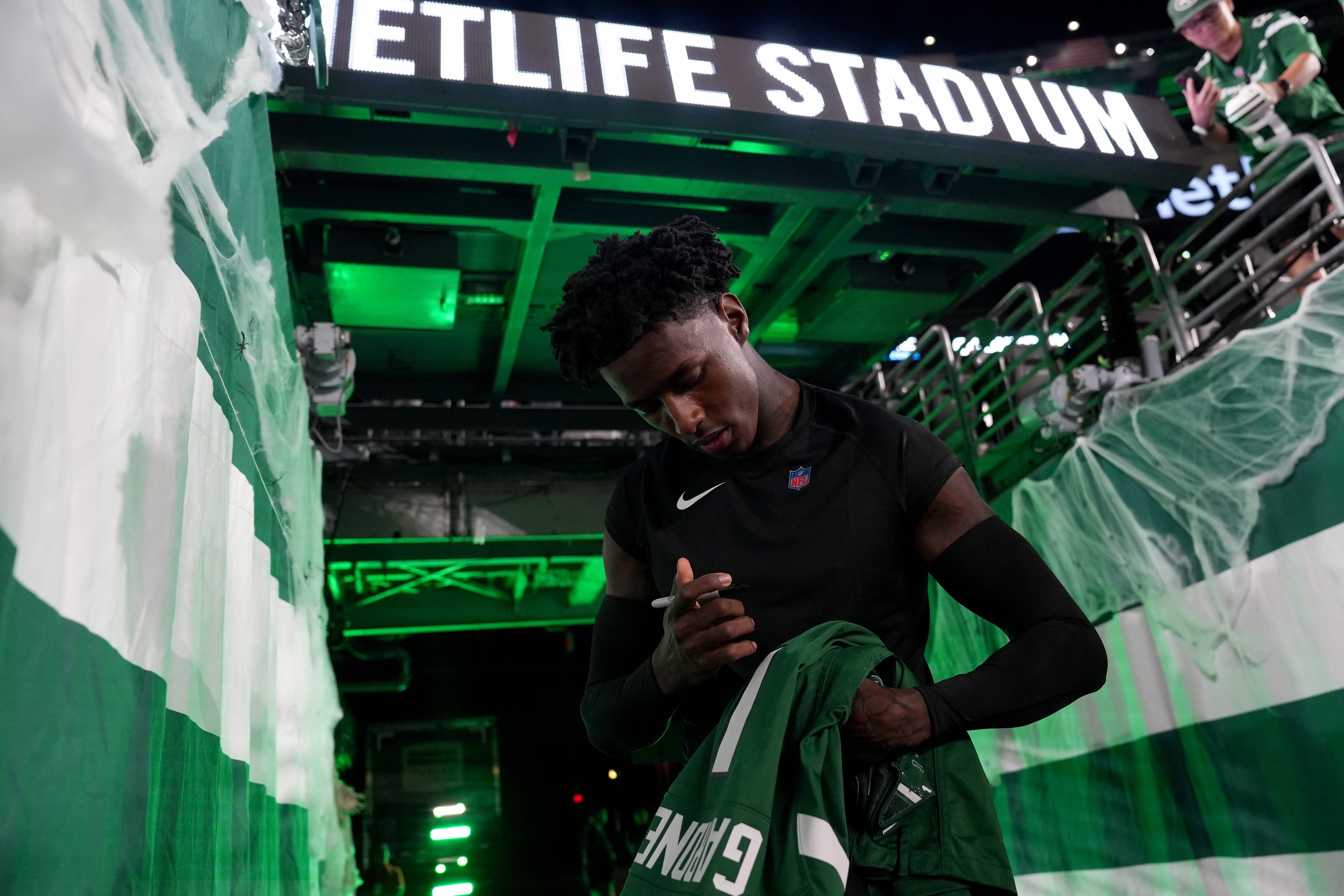 Sauce Gardner interacts with fans after an NFL game (Credits: IMAGN)