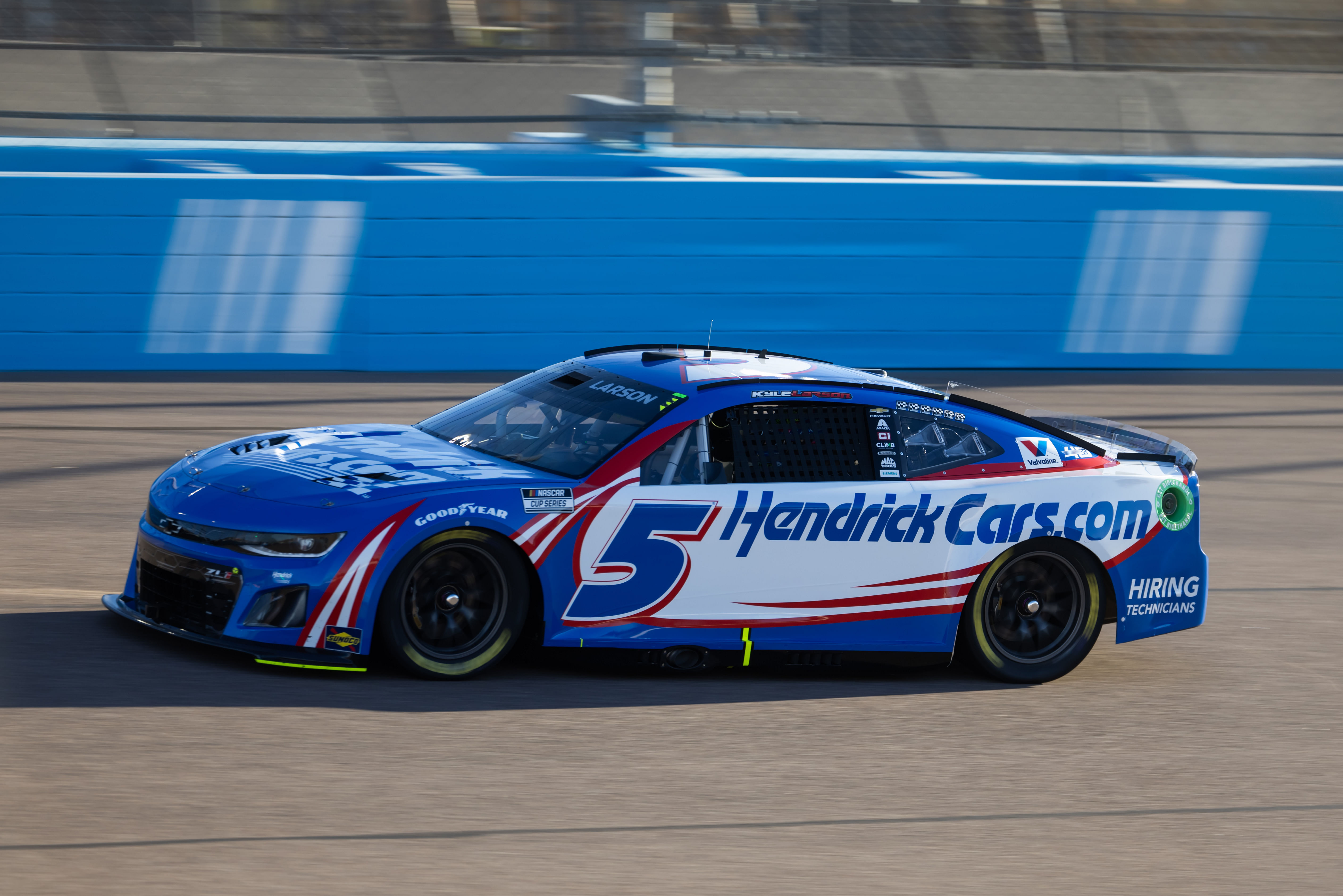 Kyle Larson primarily runs with the HendrickCars.com paint scheme - Source: Imagn