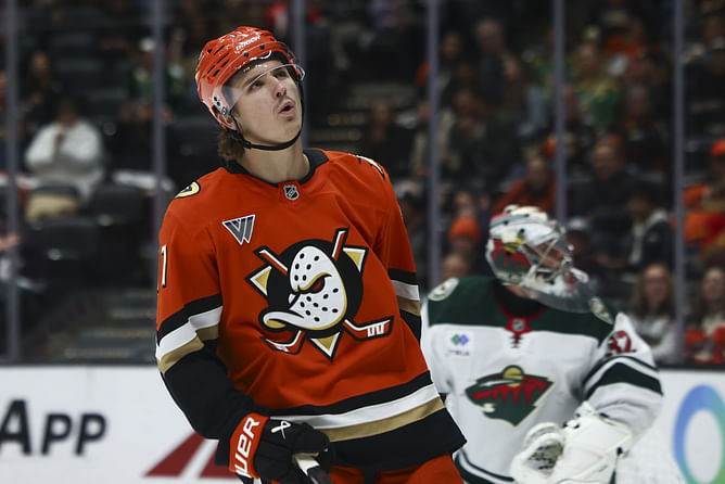 "Torn ACL, meniscus or MCL": Sports injury expert lays out possible Trevor Zegras injury scenarios