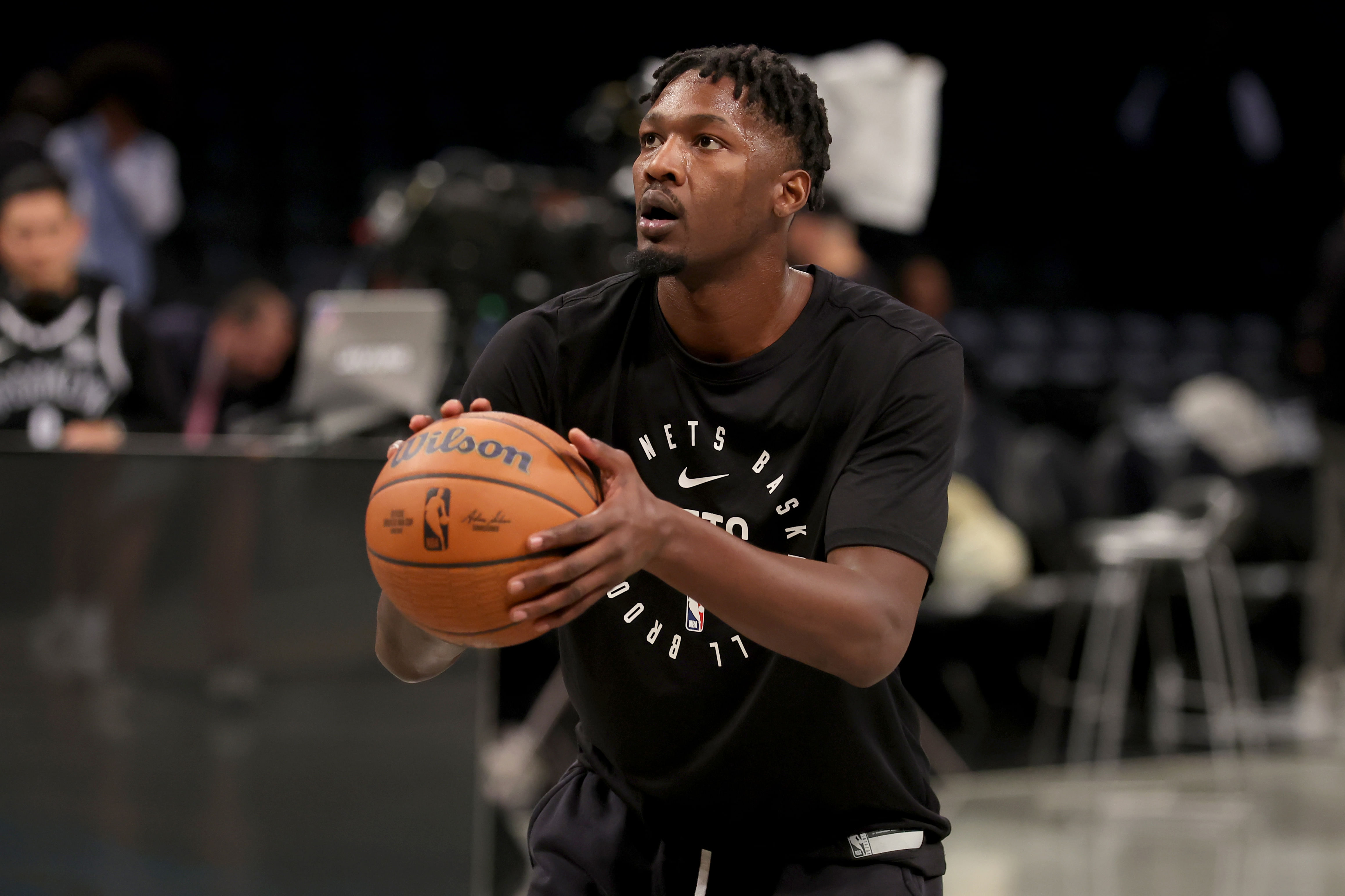 Brooklyn Nets forward Dorian Finney-Smith (28) warms up before a game - Source: Imagn