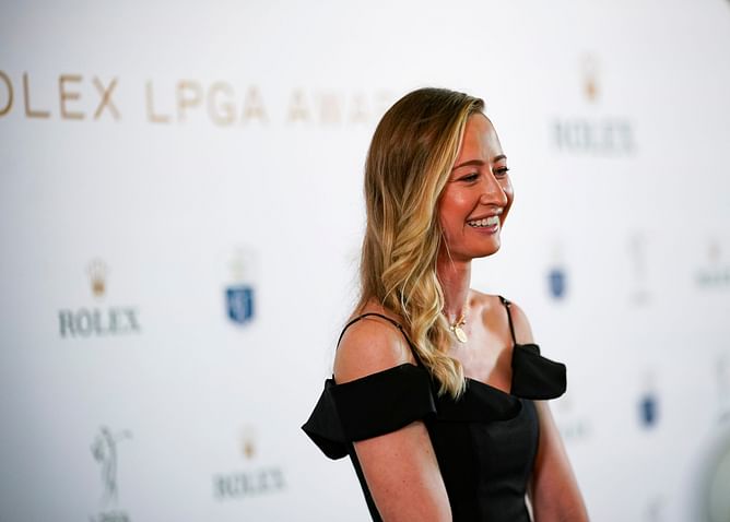 Nelly Korda enjoys coffee outing with her friend by the golf course on vacation