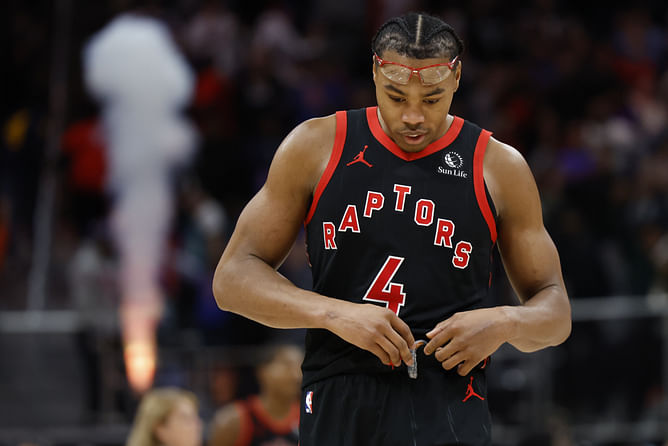 "I can't feel my foot" - Scottie Barnes appears to mutter in agony after massive collision with Knicks star