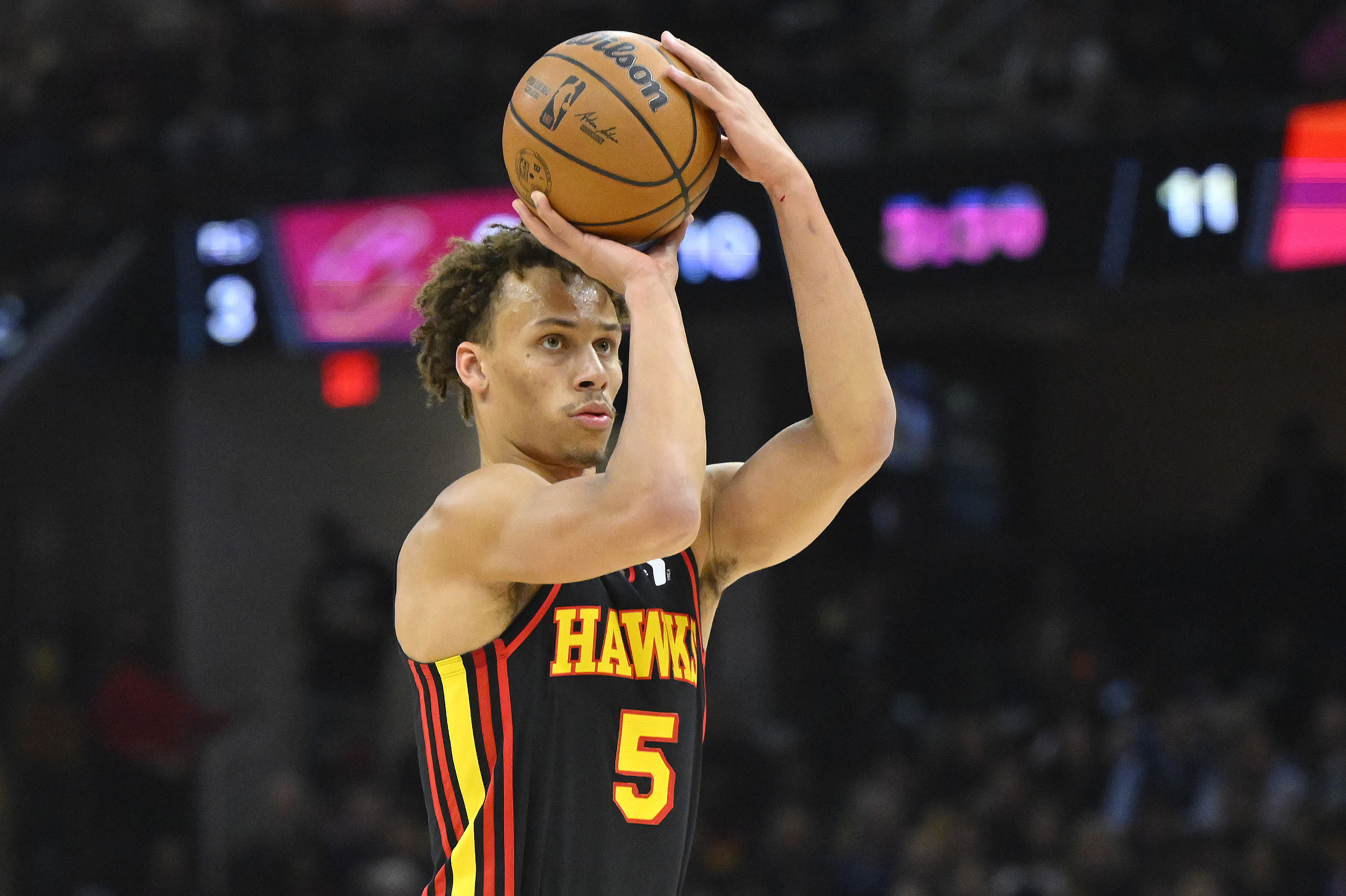 Dyson Daniels shoots during an NBA game for the Atlanta Hawks (Credits: IMAGN)