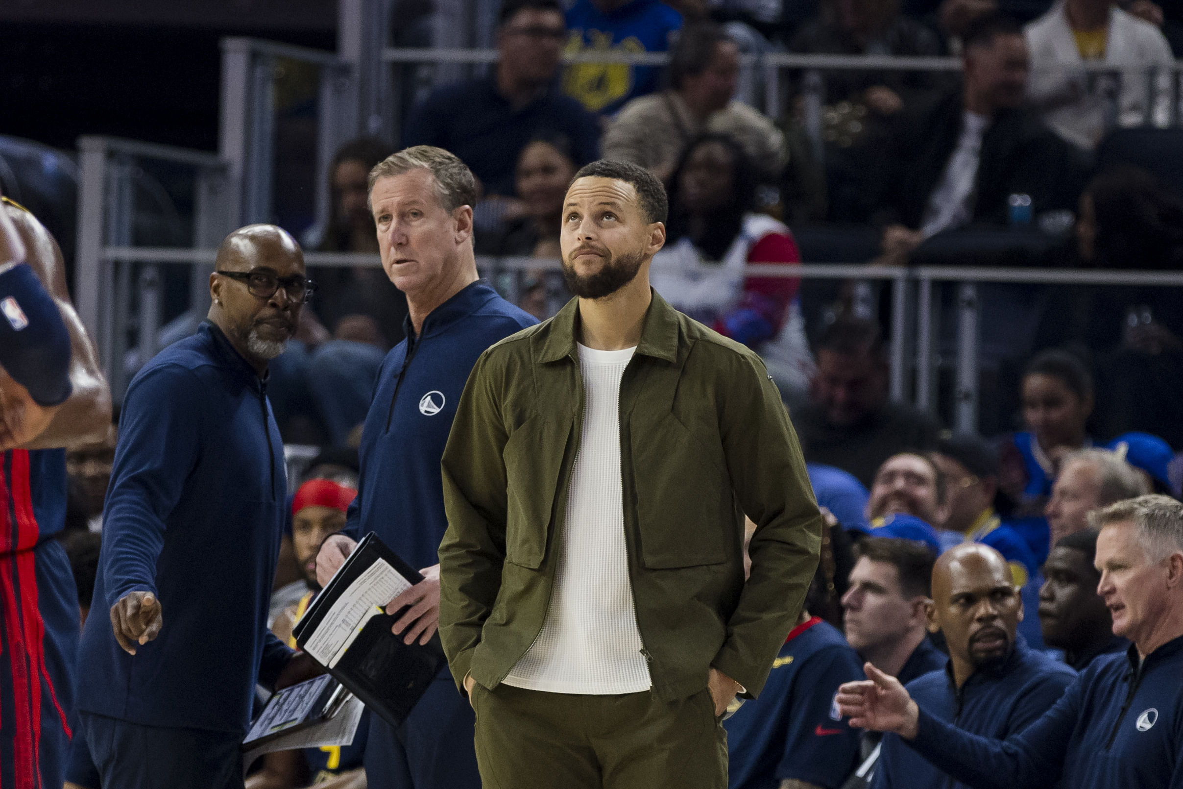 Steph Curry gives honest answer about his knee injury. (Photo: IMAGN)