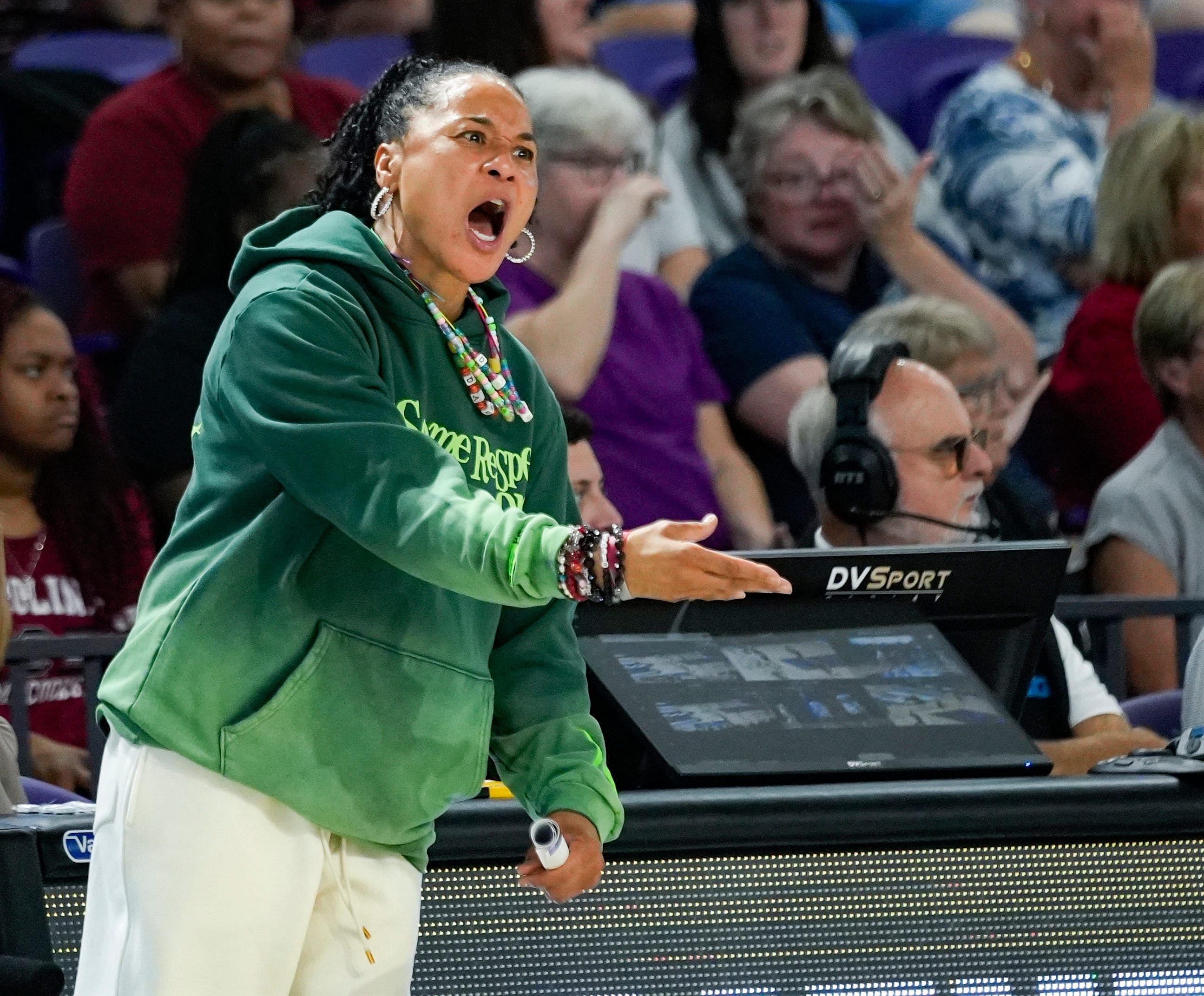 Dawn Staley screaming from the sidelines during South Carolina vs Iowa State [Syndication: Naples Daily News - Source: Imagn]