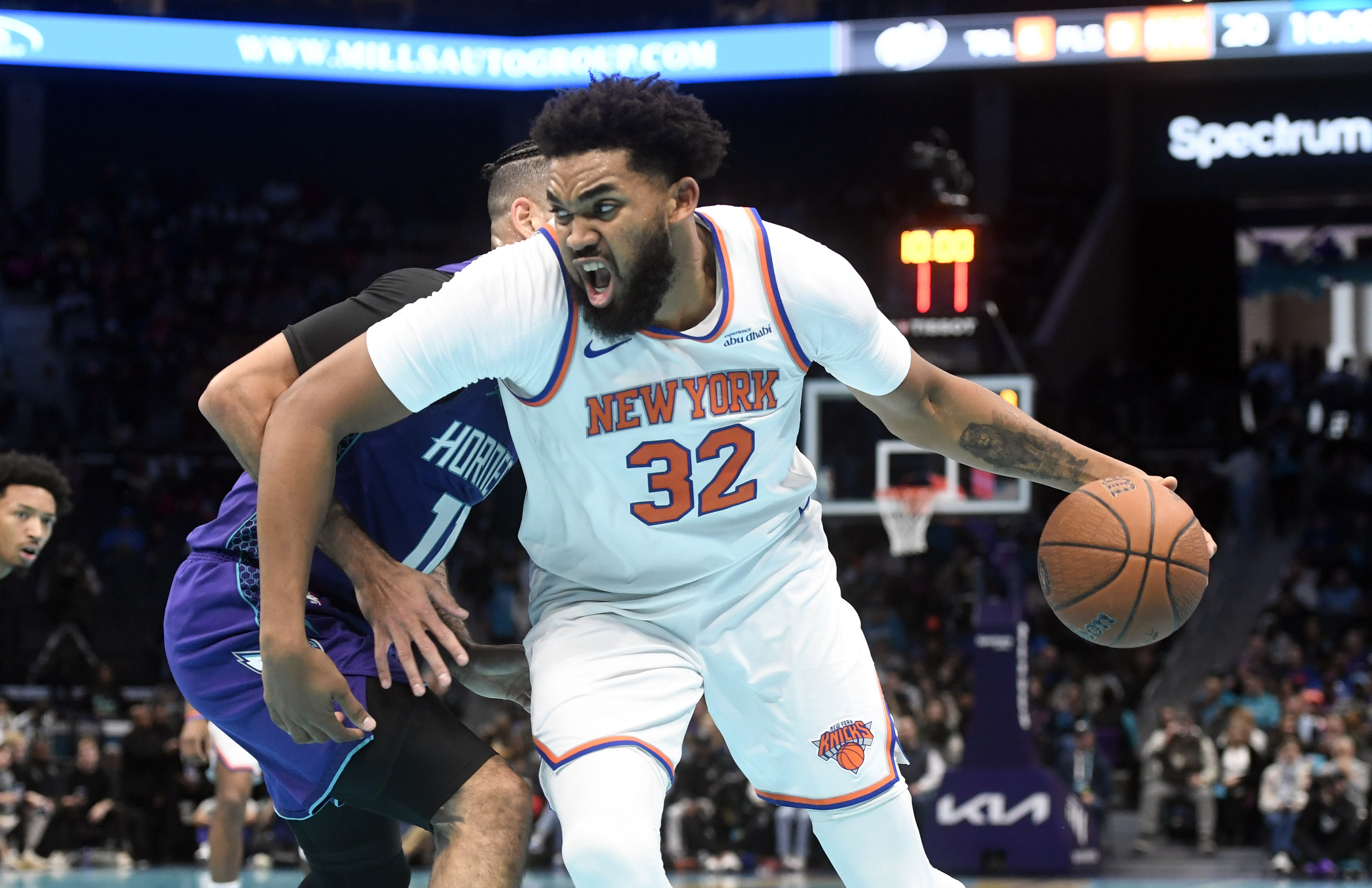 New York Knicks center Karl-Anthony Towns drives against the Charlotte Hornets at the Spectrum Center. Photo Credit: Imagn