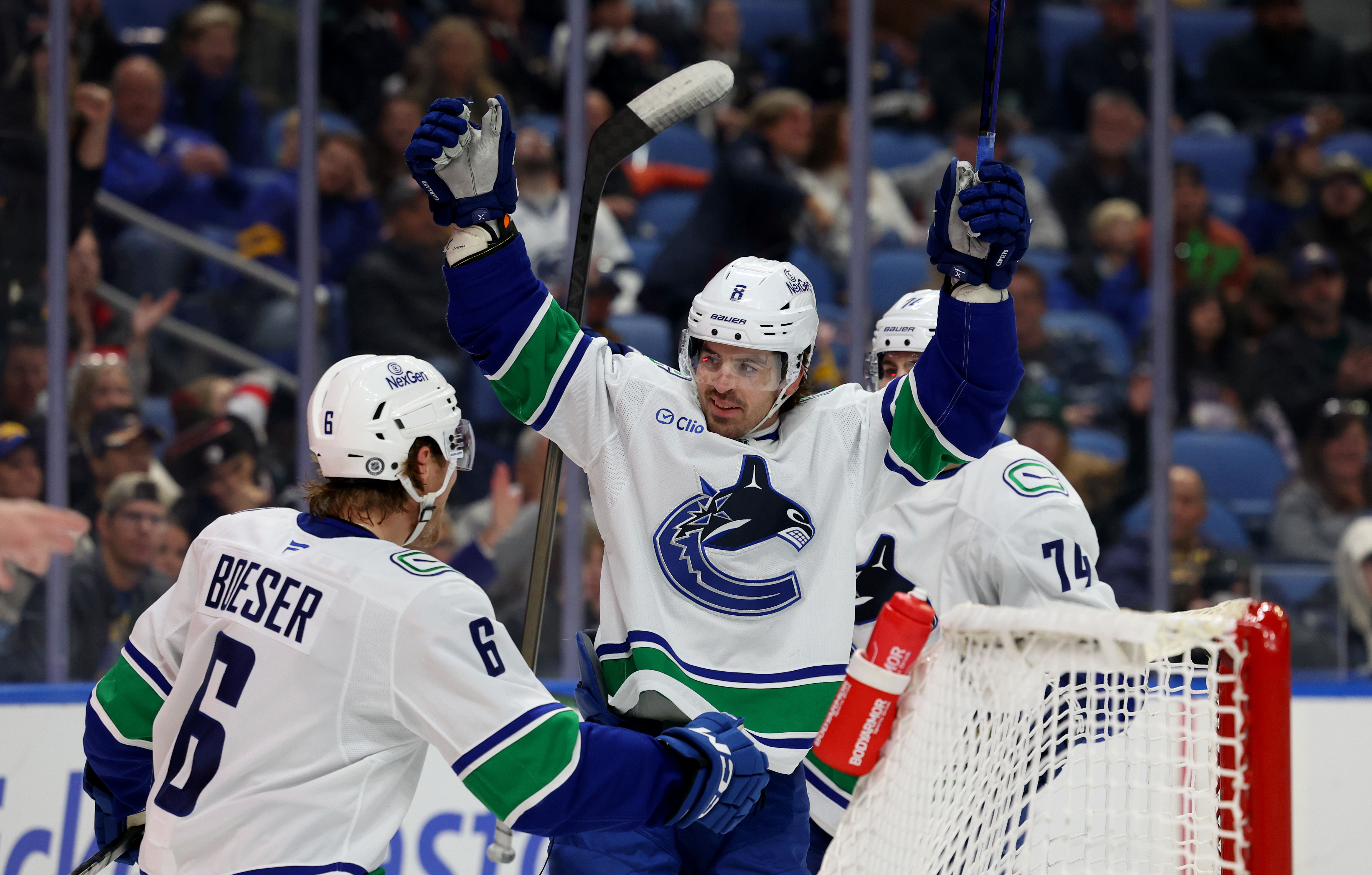 Vancouver Canucks celebrate a goal against the Buffalo Sabres (Credits: IMAGN)