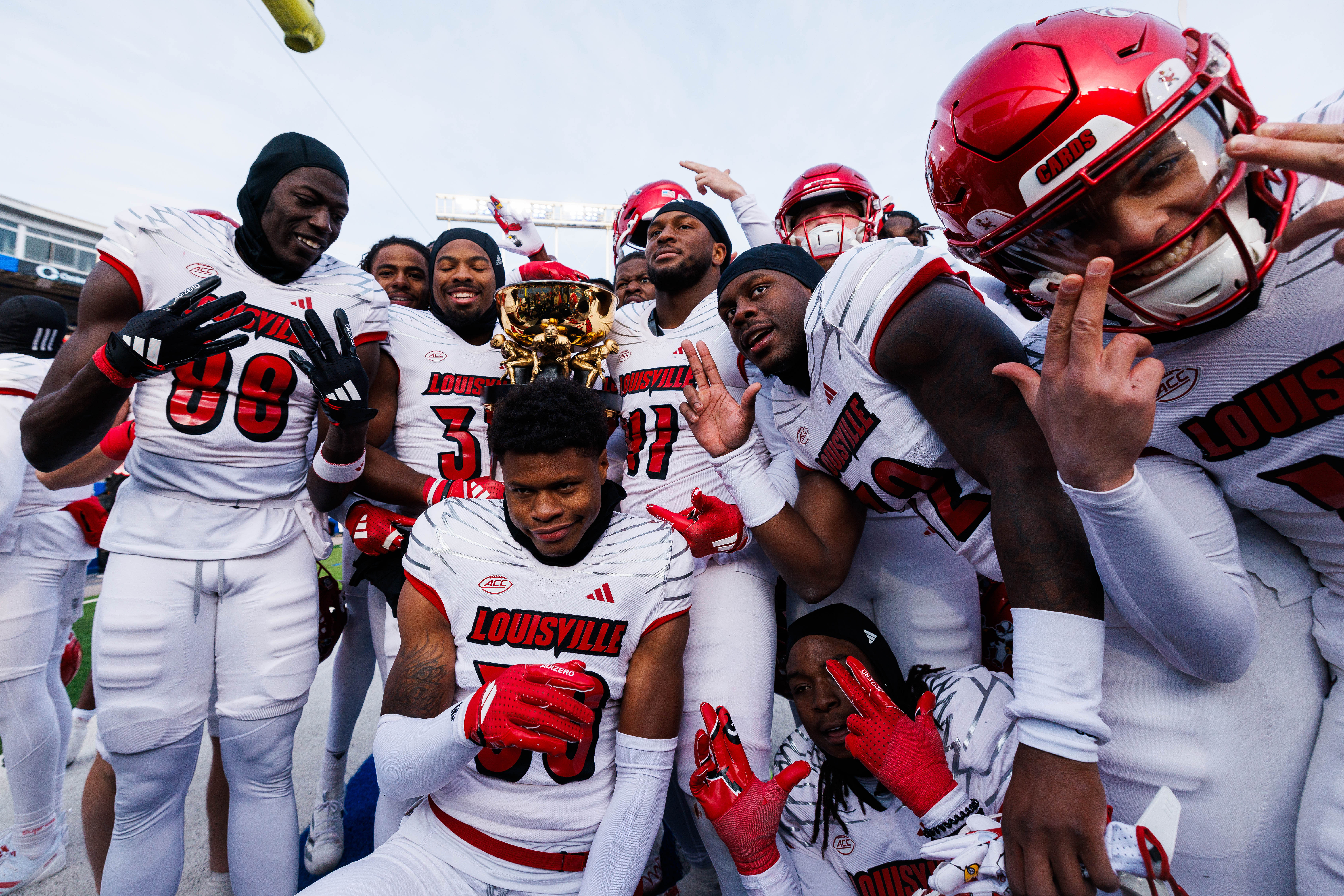 NCAA Football: Louisville at Kentucky - Source: Imagn