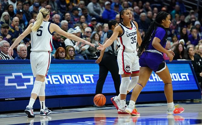 “Nooo wtf that poor baby”: College hoops fans distraught after UConn star Azzi Fudd’s injury update