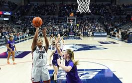 Geno Auriemma compares UConn legend Breanna Stewart and Sarah Strong after rookie's impressive game