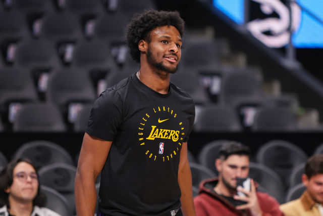 Watch: Bronny James looks just like dad LeBron James after 'coast-to-coast'  drive amid career-night