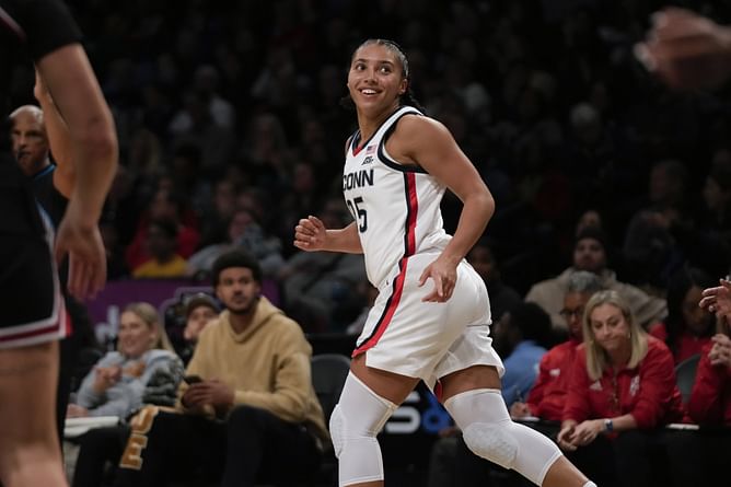 Geno Auriemma reveals what he told Azzi Fudd in the viral bench moment amid relieving injury update on UConn Star