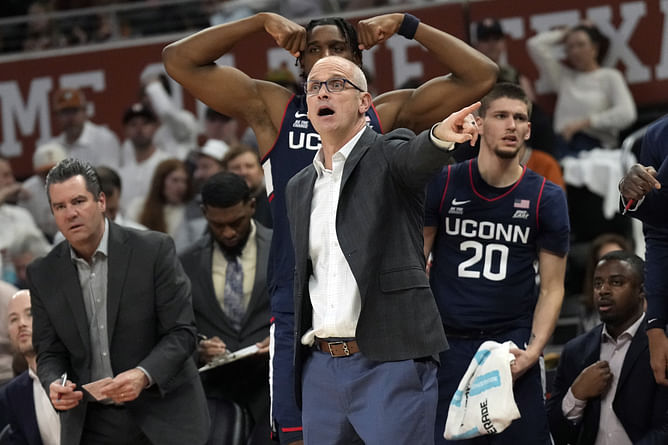 Dan Hurley and UConn's failure in Maui is "going to do them some good", per NCAAB analyst