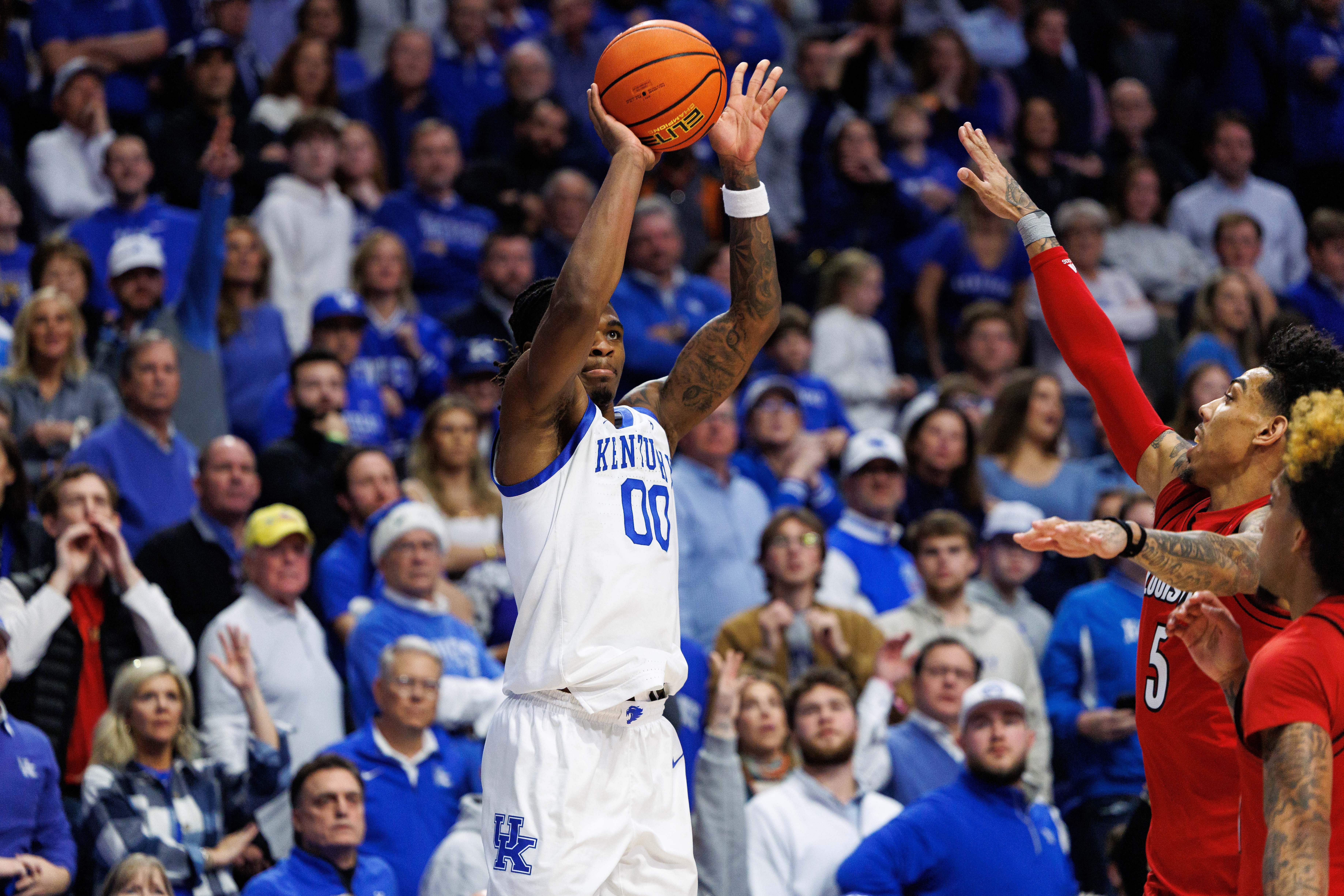 Kentucky Wildcats guard Otega Oweh (#00) shoots the ball during the second half against the Louisville Cardinals at Rupp Arena at Central Bank Center. Photo: Imagn