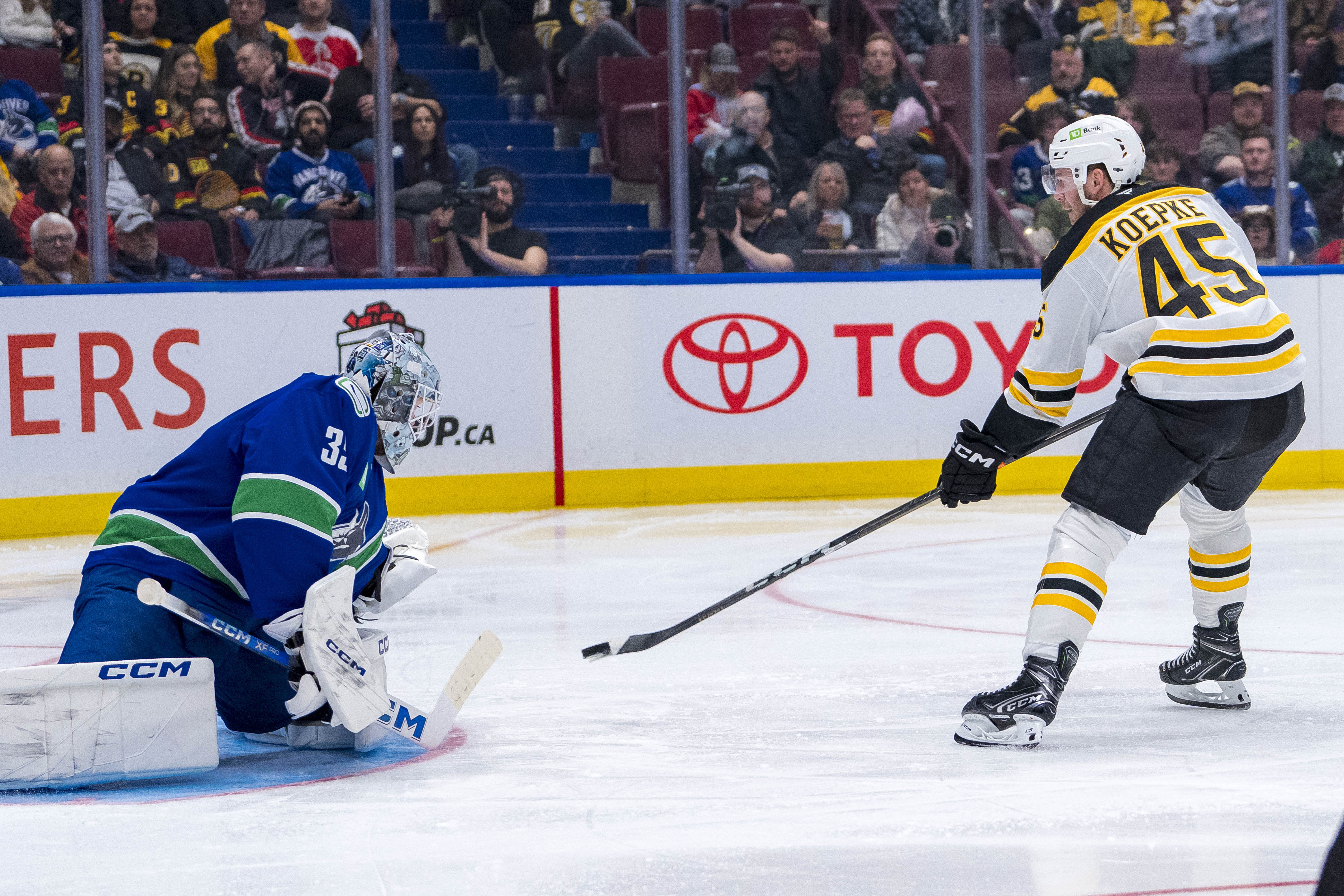 NHL: Boston Bruins at Vancouver Canucks - Source: Imagn