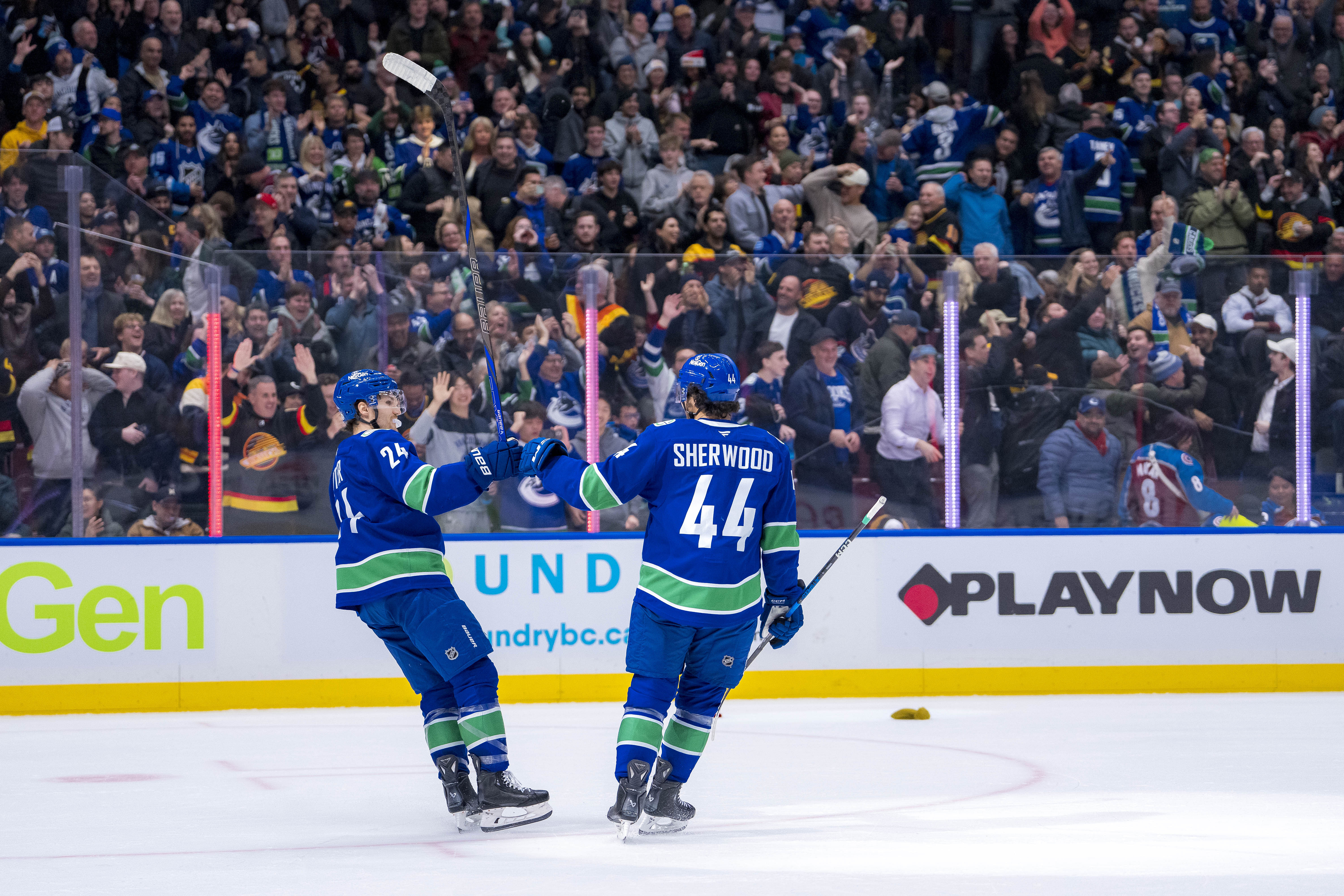 NHL: Colorado Avalanche at Vancouver Canucks - Source: Imagn