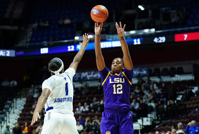 "She might be better than JuJu": College hoops fans show love to LSU star Mikaylah Williams for balling out vs Seton Hall