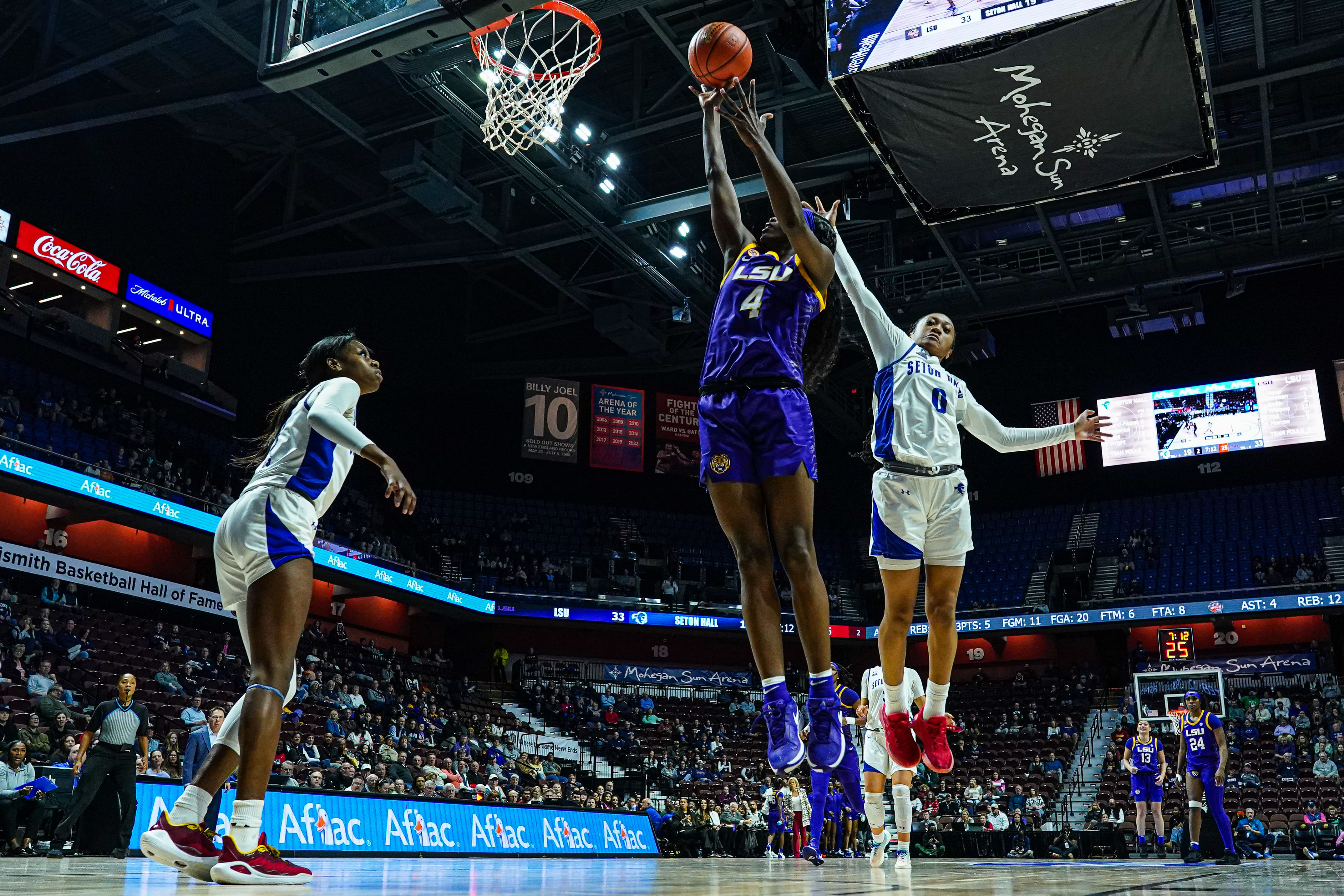 Flau'jae Johnson continued her fine start to her junior season with a solid outing against the UIC Flames.