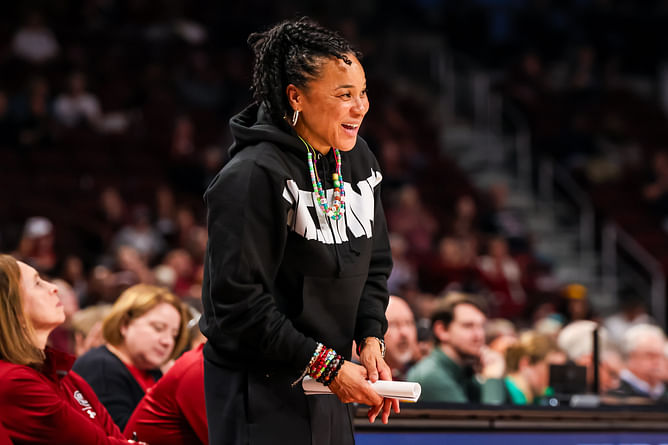 "We back baby": Dawn Staley flexes muscles in gym with South Carolina coaching staff in latest X snap